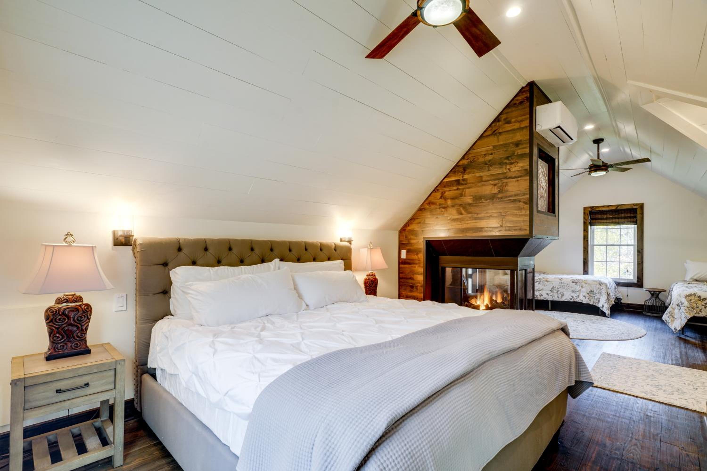 Old Stone Cottage Retreat in the Heart of Missouri