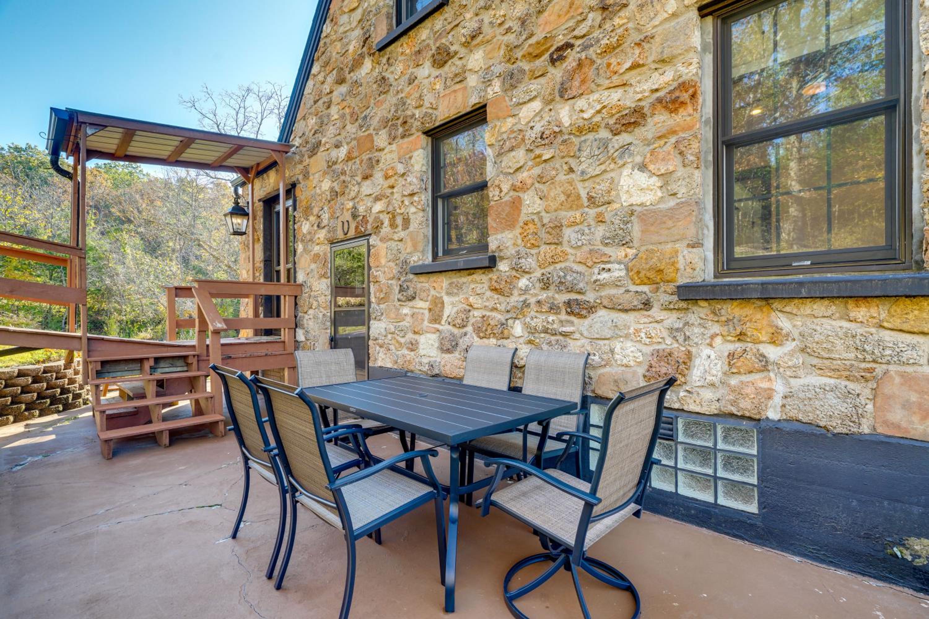Old Stone Cottage Retreat in the Heart of Missouri