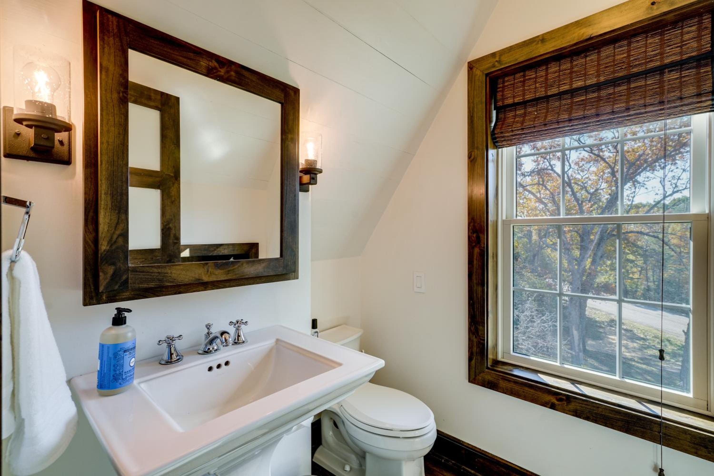Old Stone Cottage Retreat in the Heart of Missouri