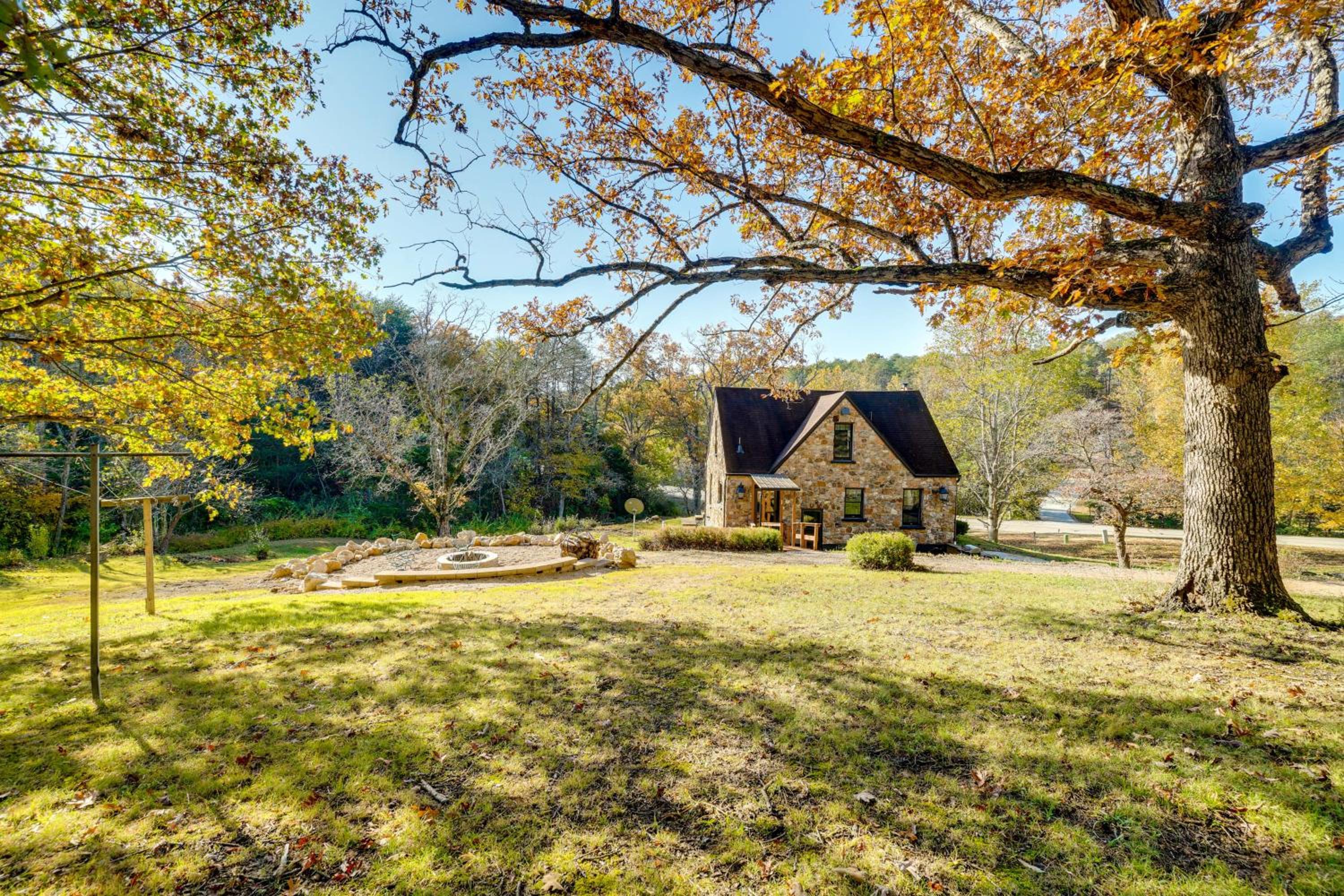 Old Stone Cottage Retreat in the Heart of Missouri