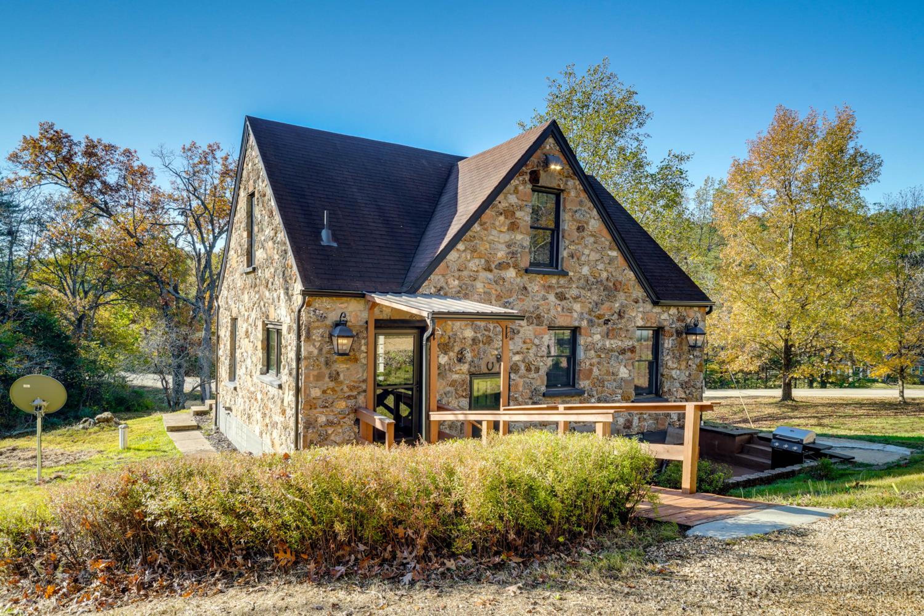 Old Stone Cottage Retreat in the Heart of Missouri