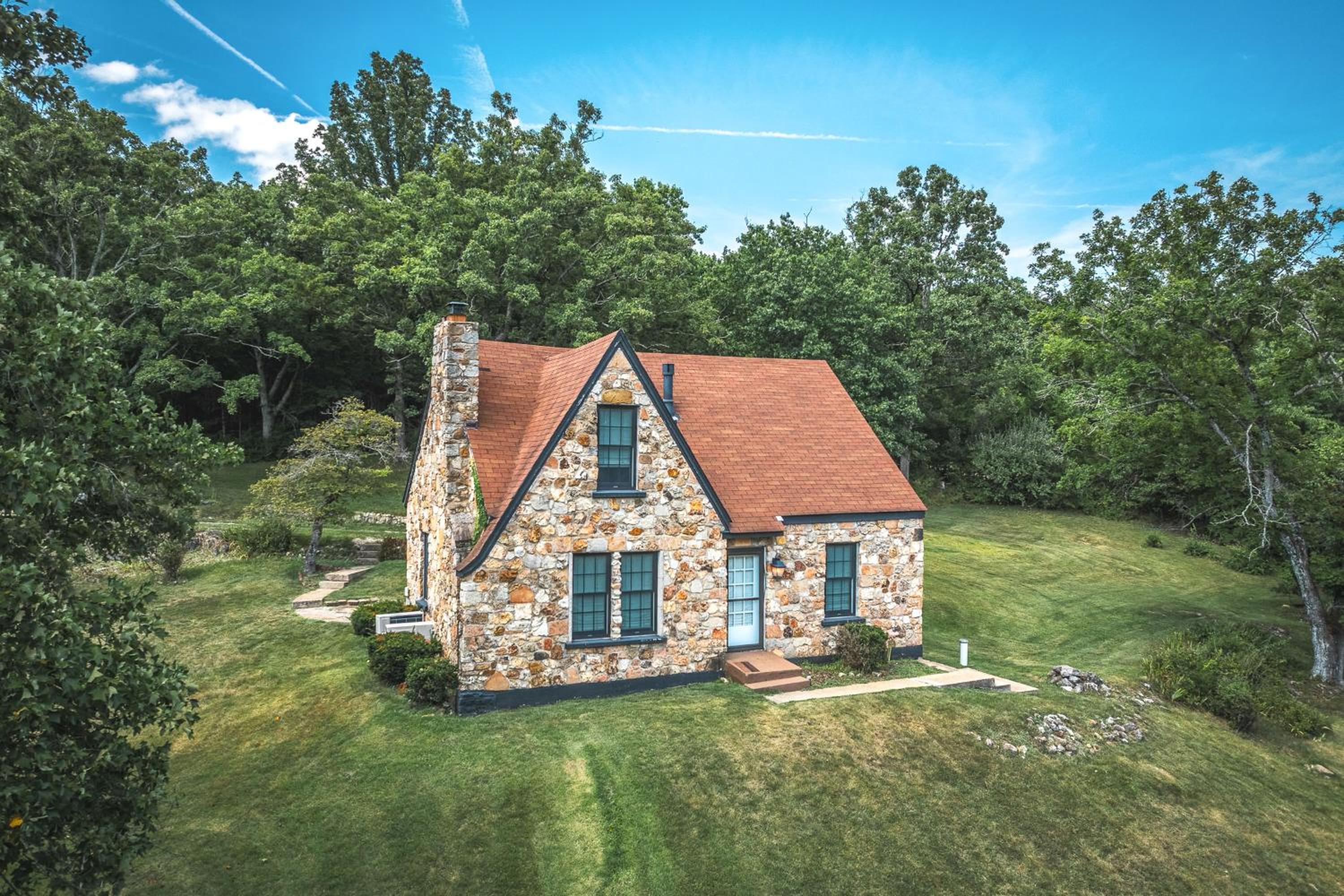 Old Stone Cottage Retreat in the Heart of Missouri