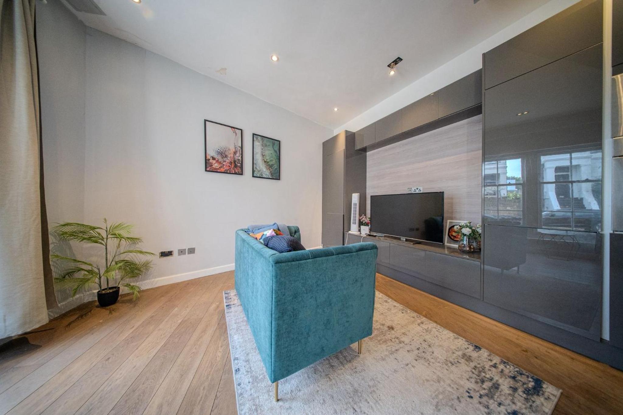 Agar Villa Two Bedroom Home with Garden & Hot Tub