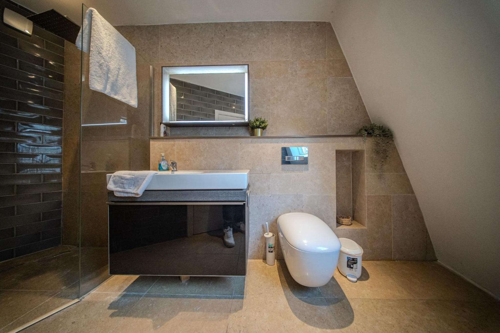 Agar Villa Two Bedroom Home with Garden & Hot Tub