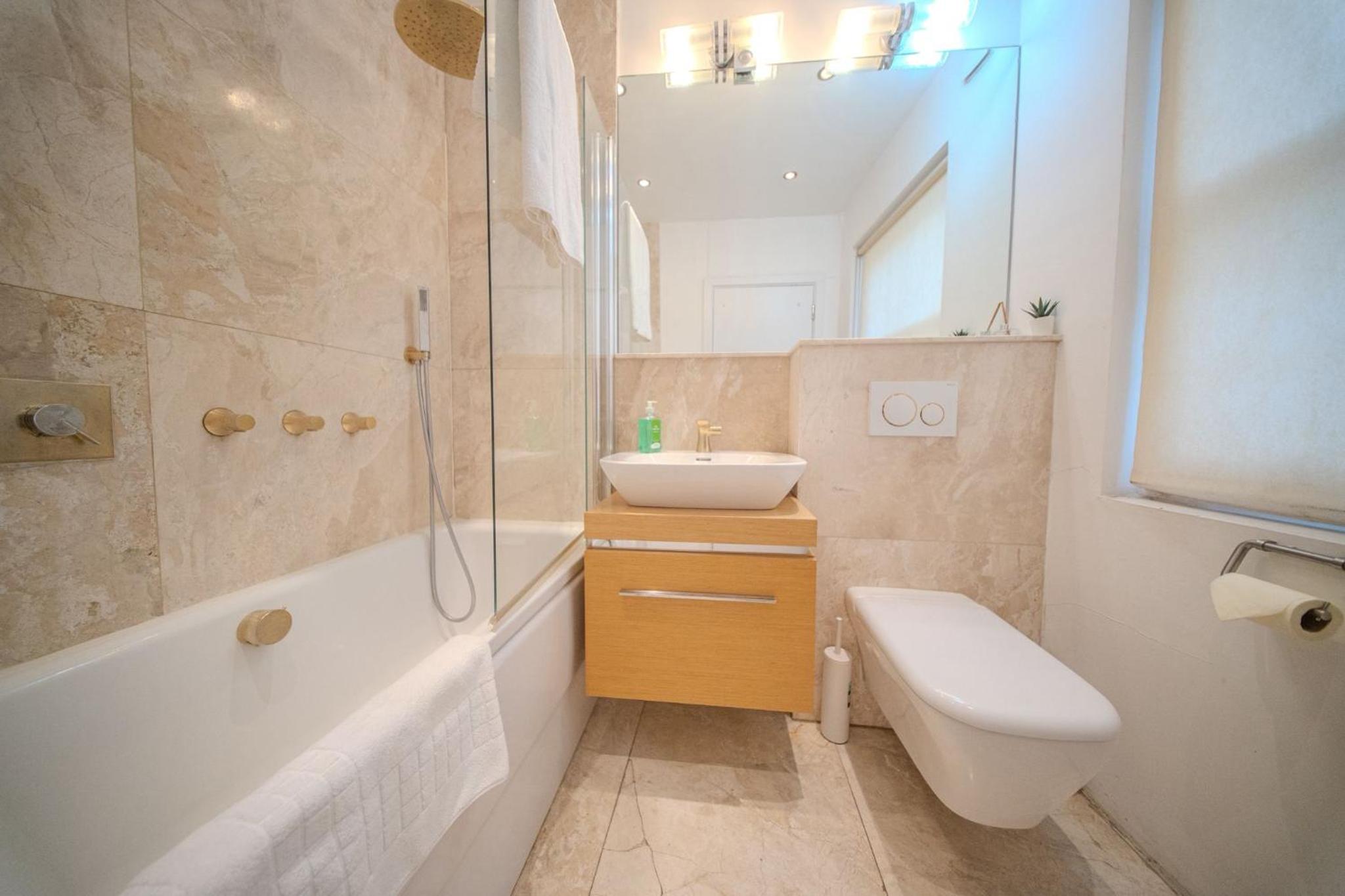 Agar Villa Two Bedroom Home with Garden & Hot Tub
