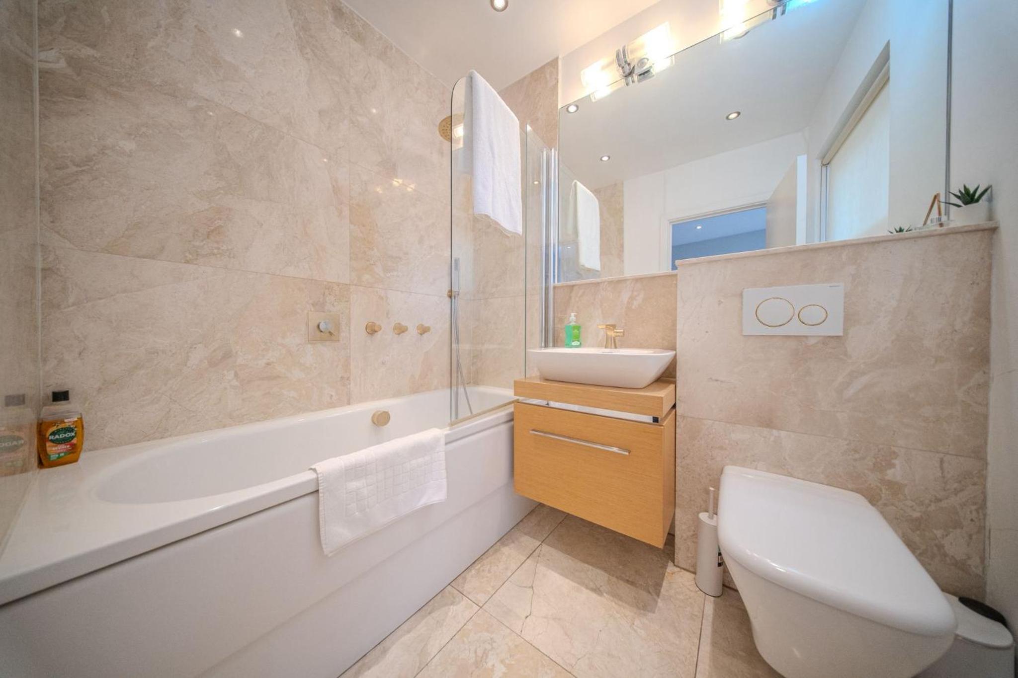 Agar Villa Two Bedroom Home with Garden & Hot Tub