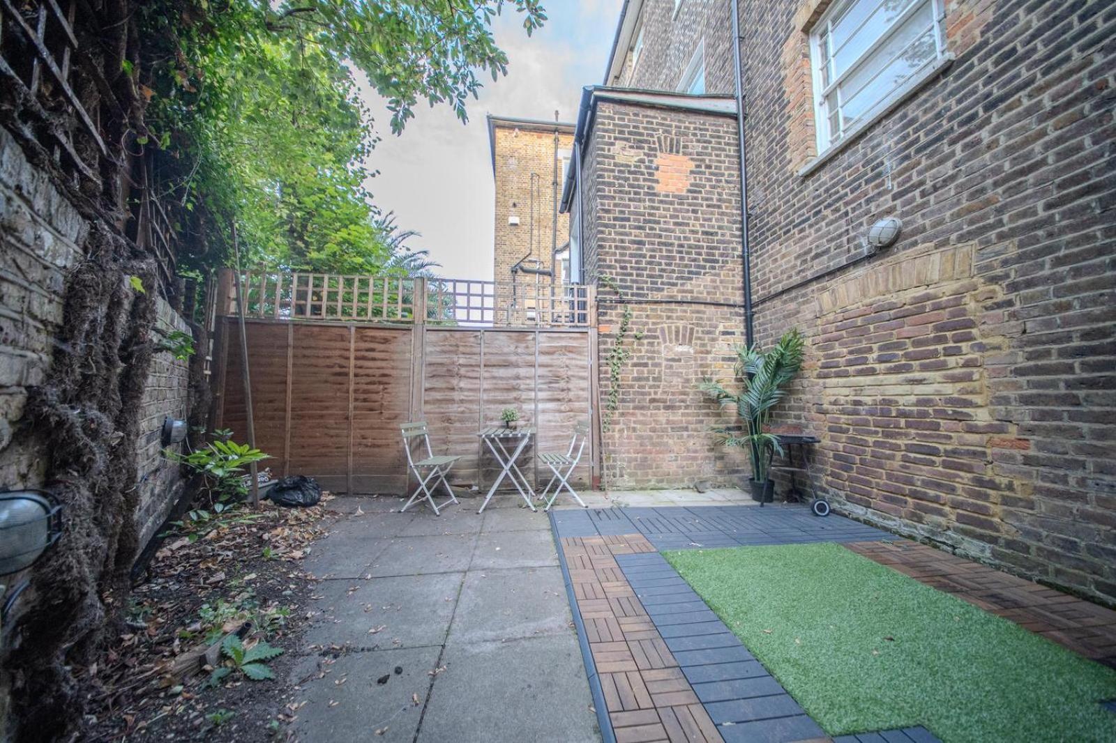 Agar Villa Two Bedroom Home with Garden & Hot Tub