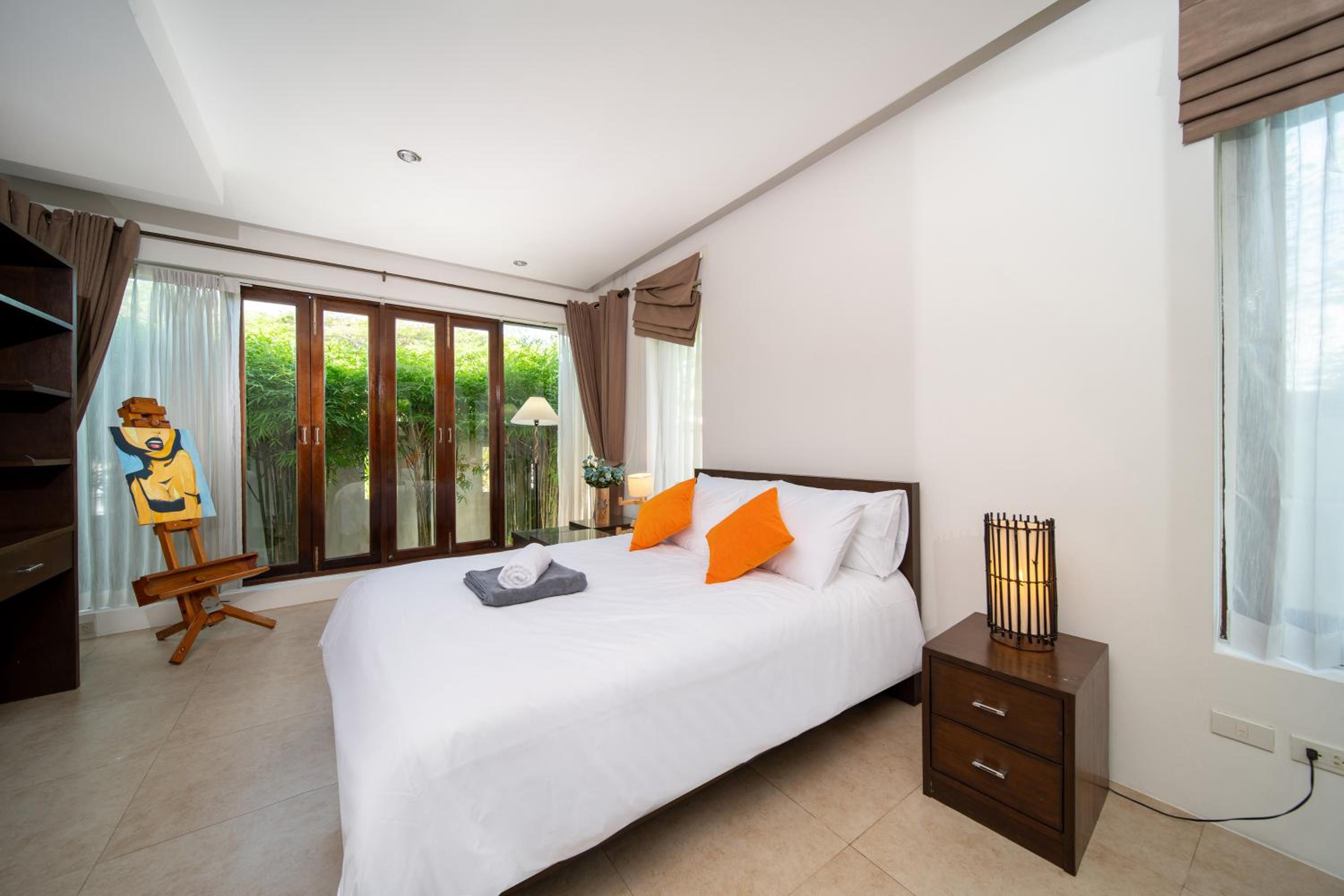 Tropical Pool Villa Thai-modern Villa with an OFFICE