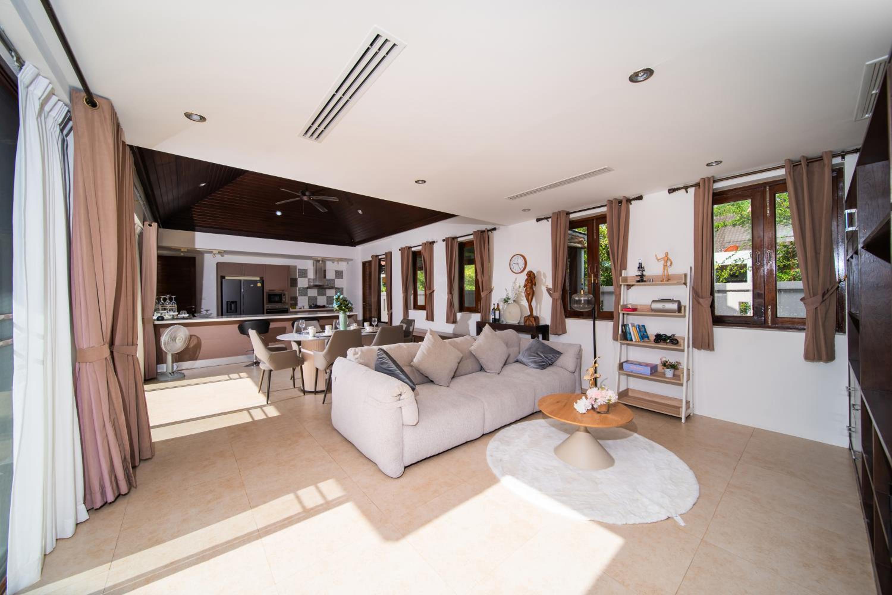 Tropical Pool Villa Thai-modern Villa with an OFFICE