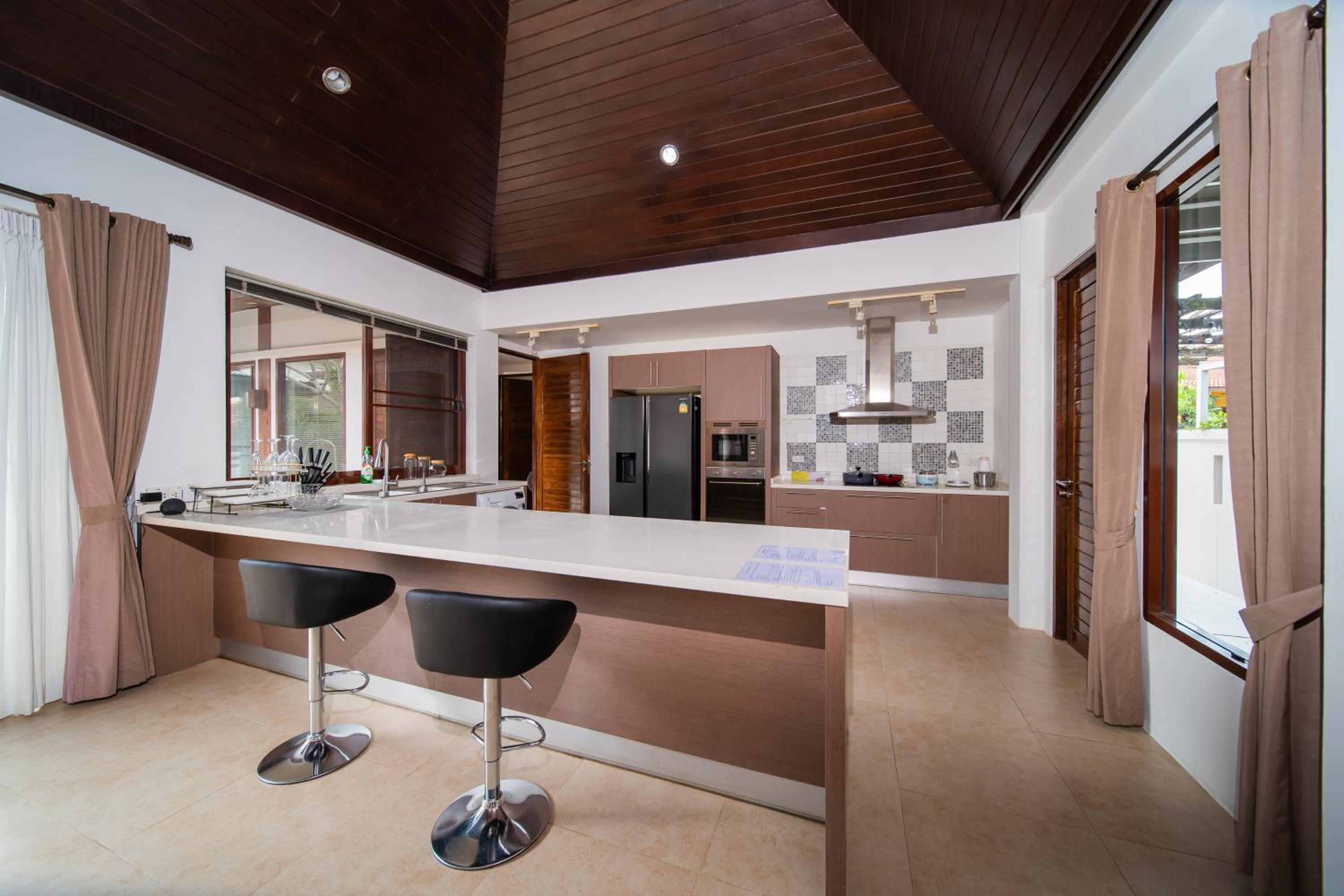 Tropical Pool Villa Thai-modern Villa with an OFFICE