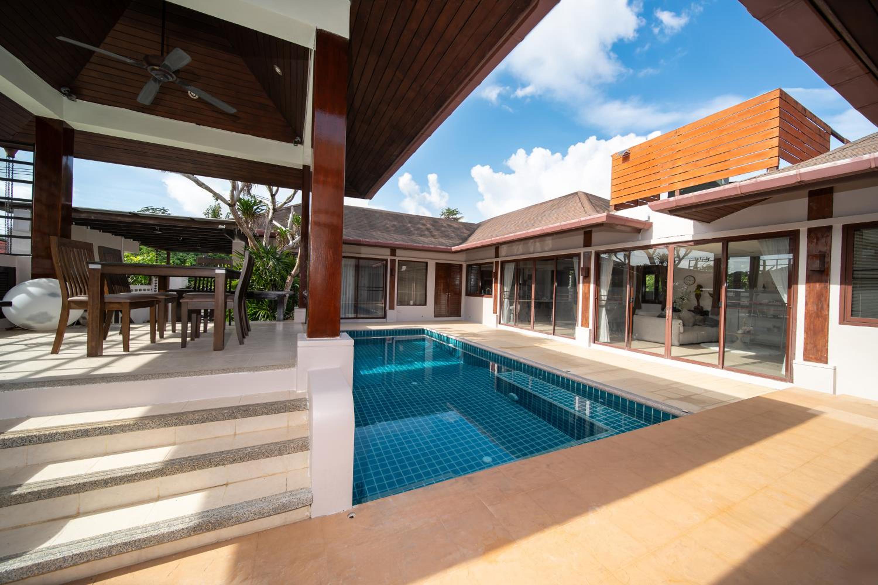 Tropical Pool Villa Thai-modern Villa with an OFFICE