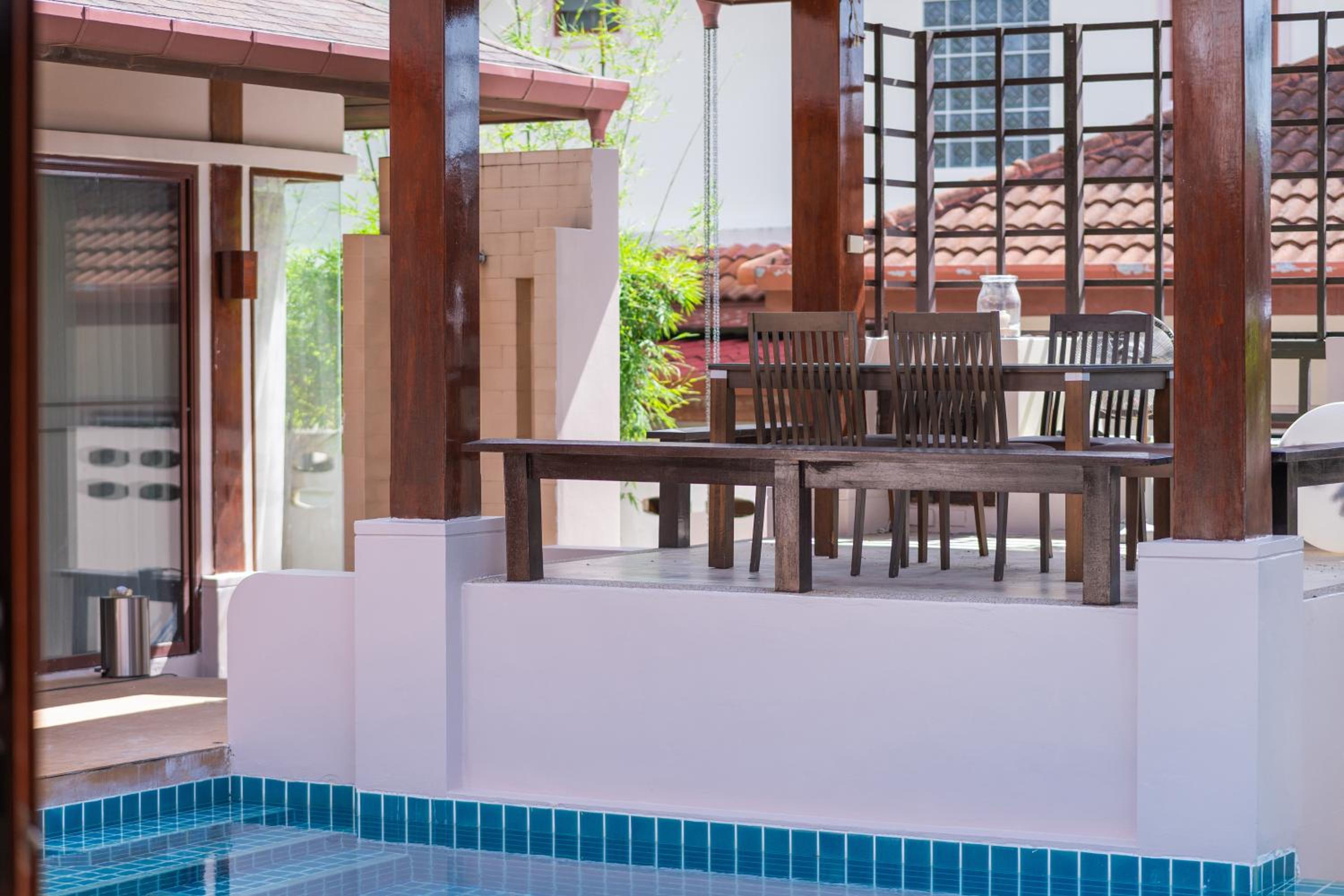 Tropical Pool Villa Thai-modern Villa with an OFFICE