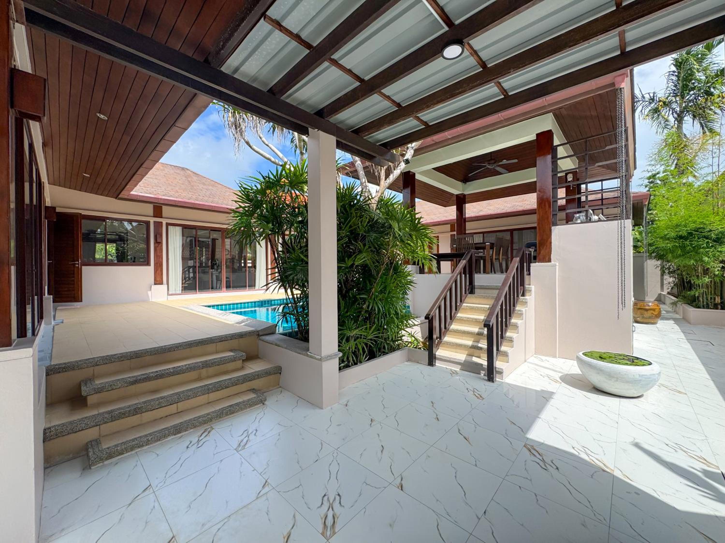 Tropical Pool Villa Thai-modern Villa with an OFFICE
