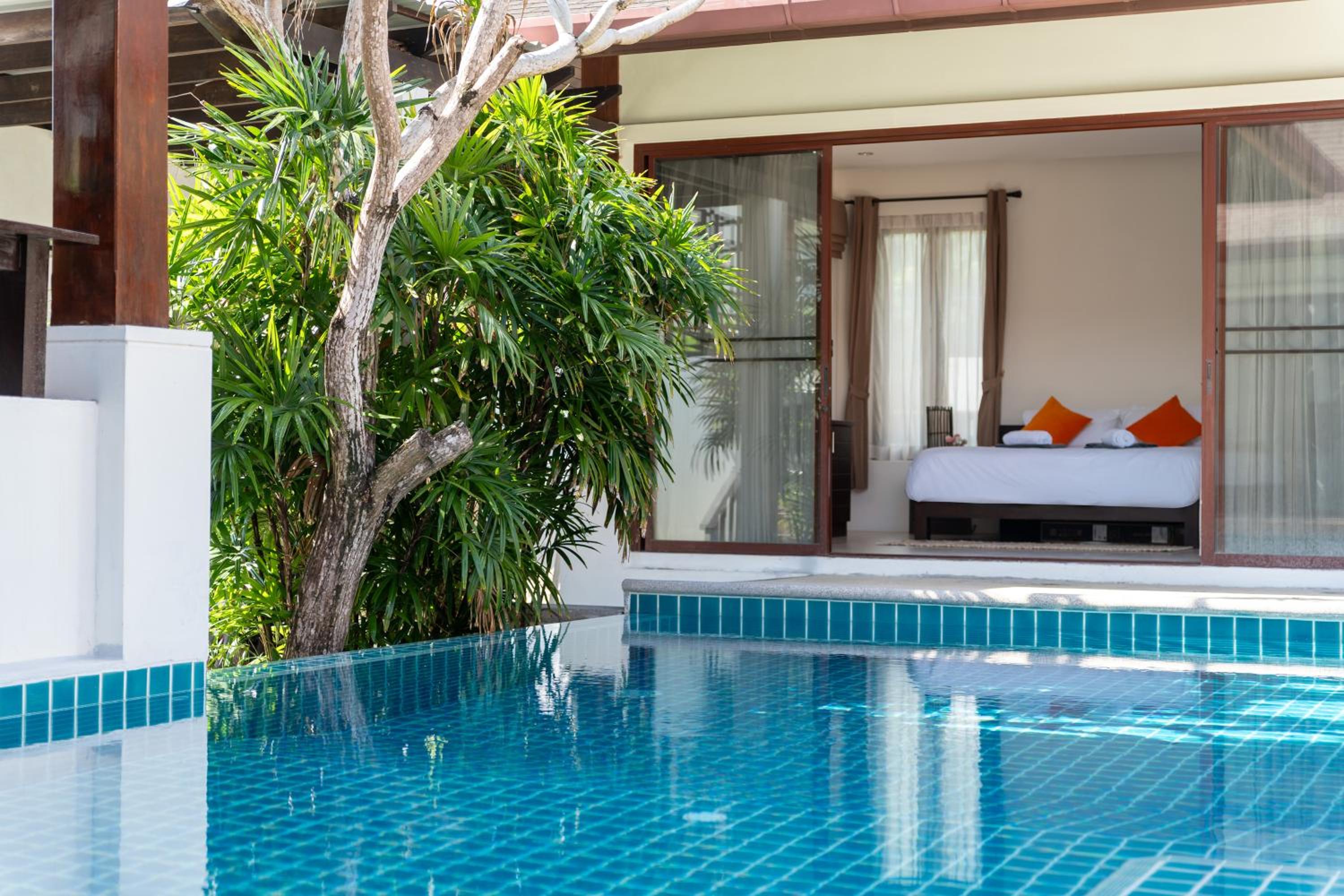 Tropical Pool Villa Thai-modern Villa with an OFFICE