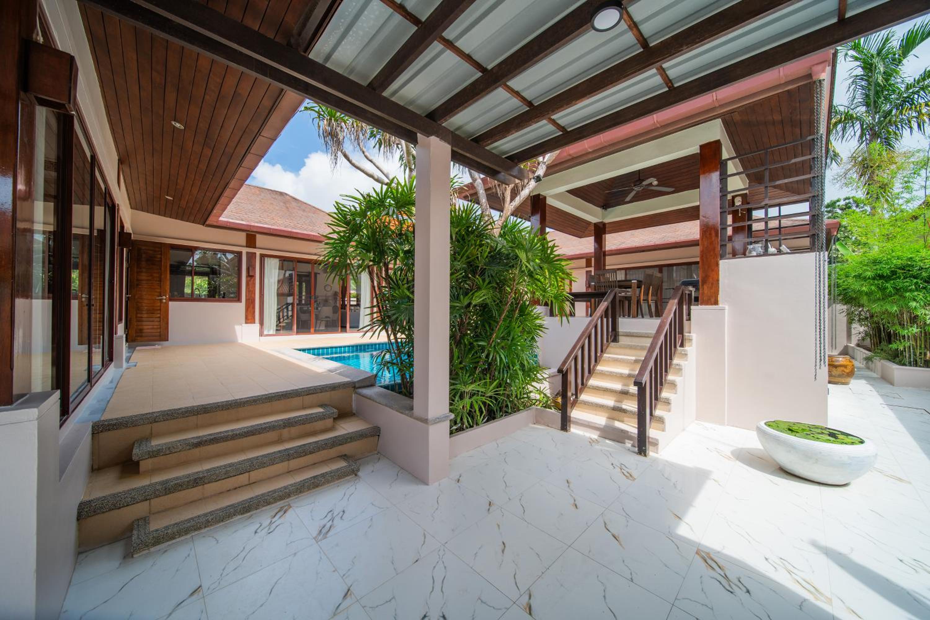 Tropical Pool Villa Thai-modern Villa with an OFFICE