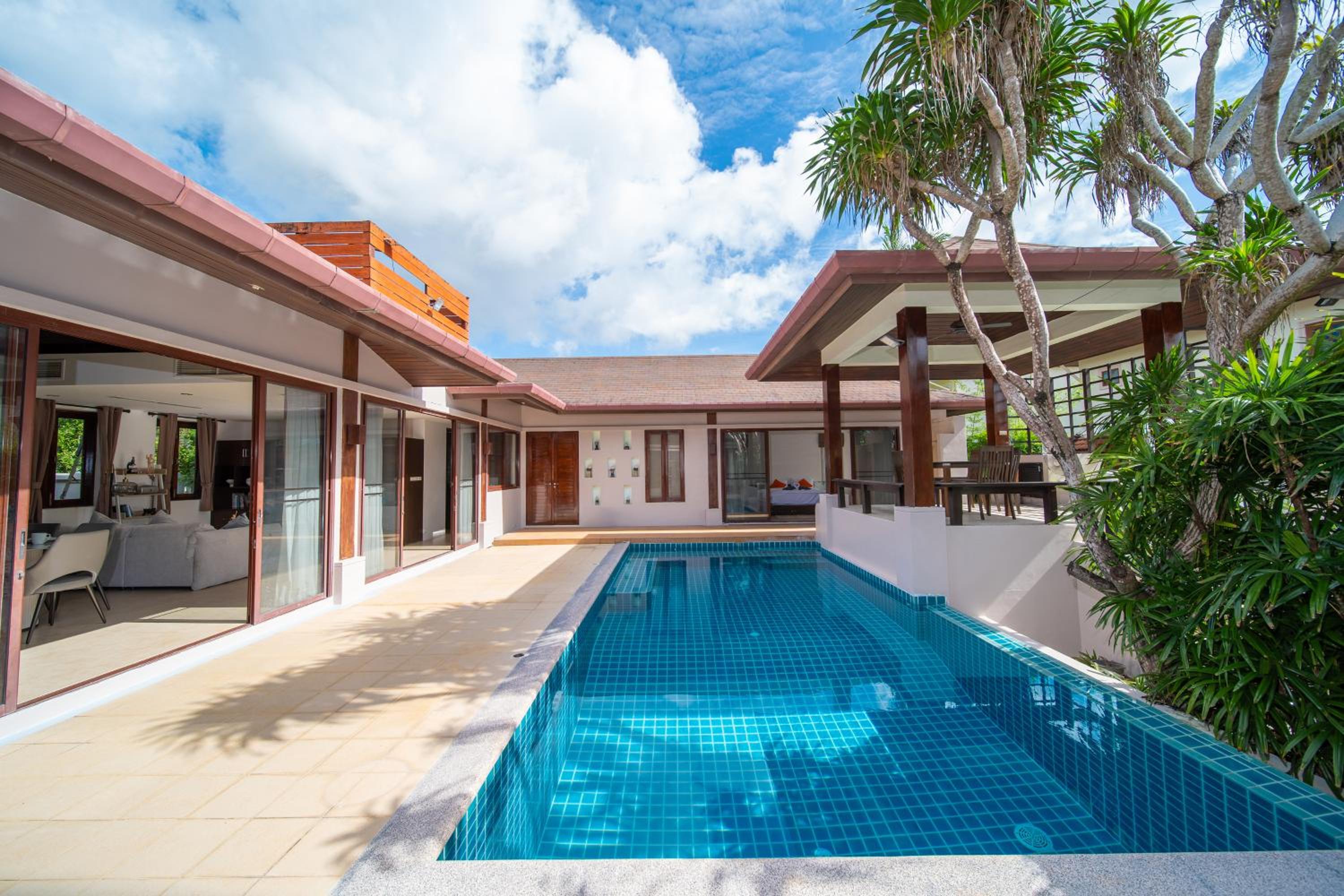 Tropical Pool Villa Thai-modern Villa with an OFFICE