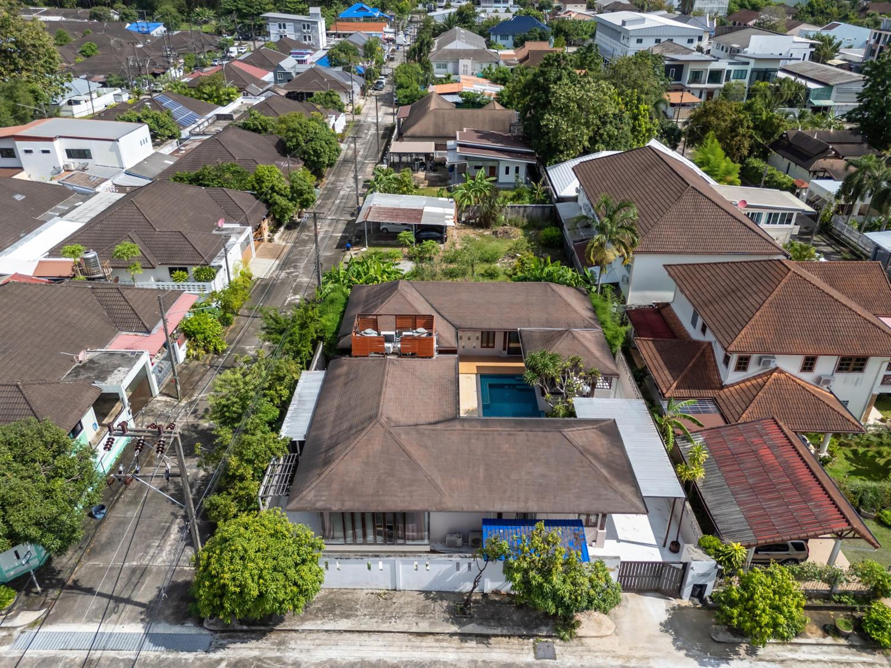 Tropical Pool Villa Thai-modern Villa with an OFFICE