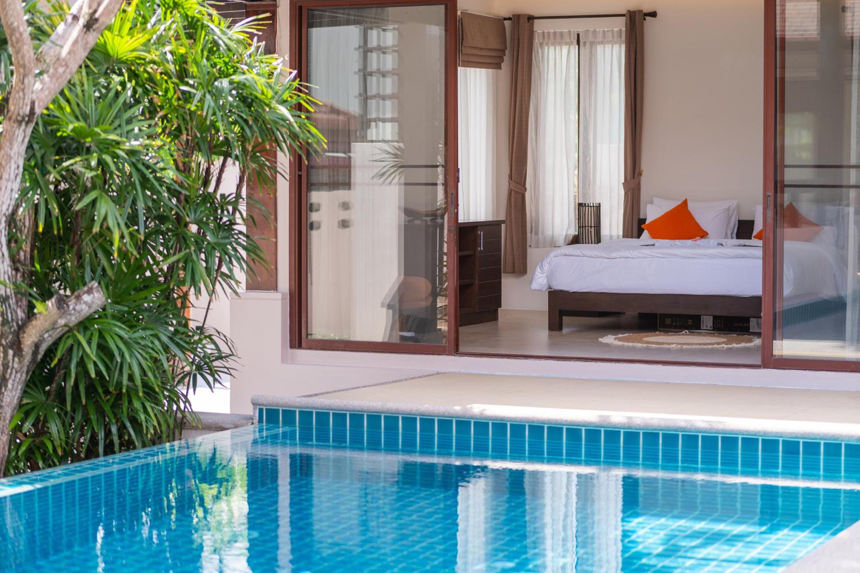 Tropical Pool Villa Thai-modern Villa with an OFFICE