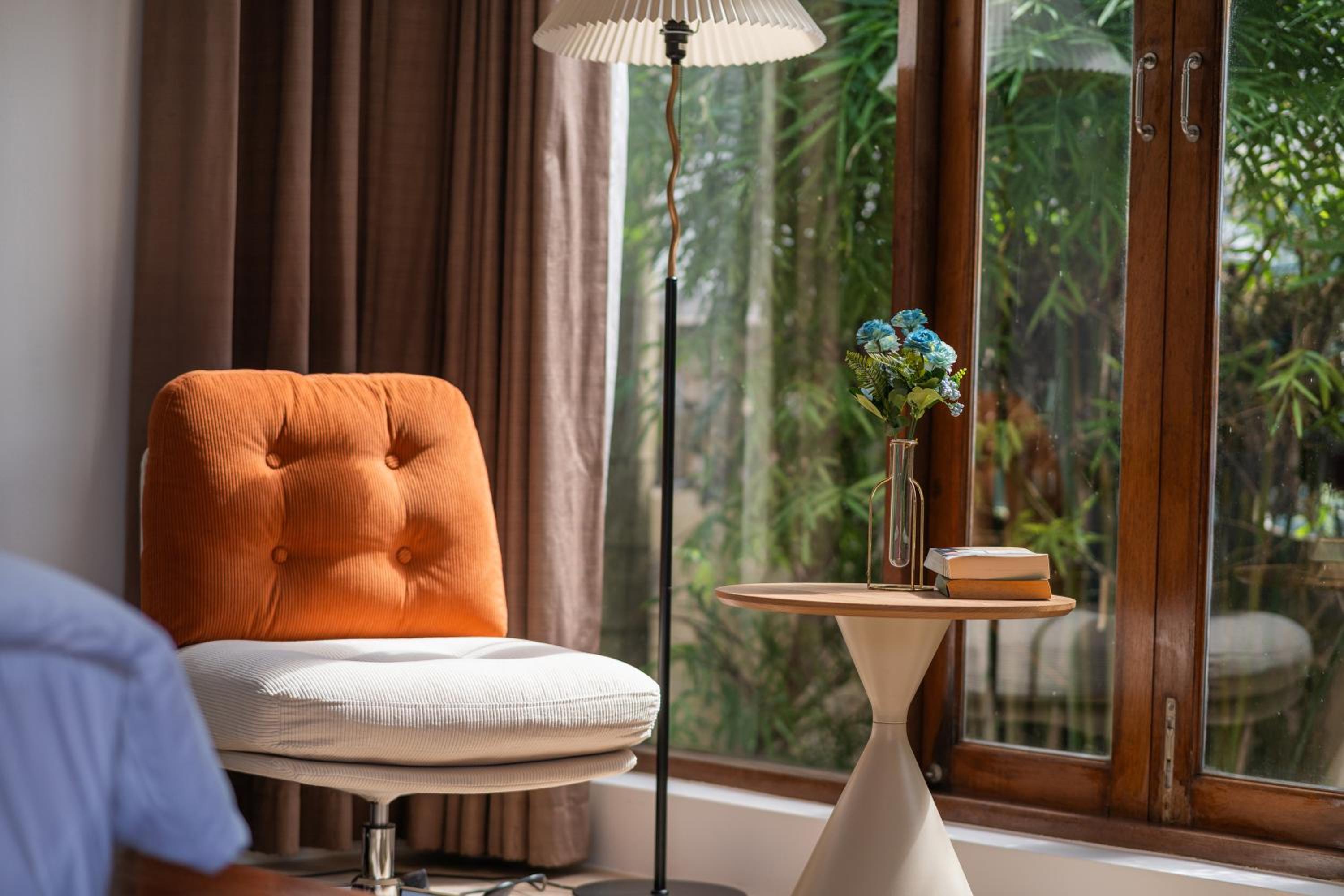 Tropical Pool Villa Thai-modern Villa with an OFFICE
