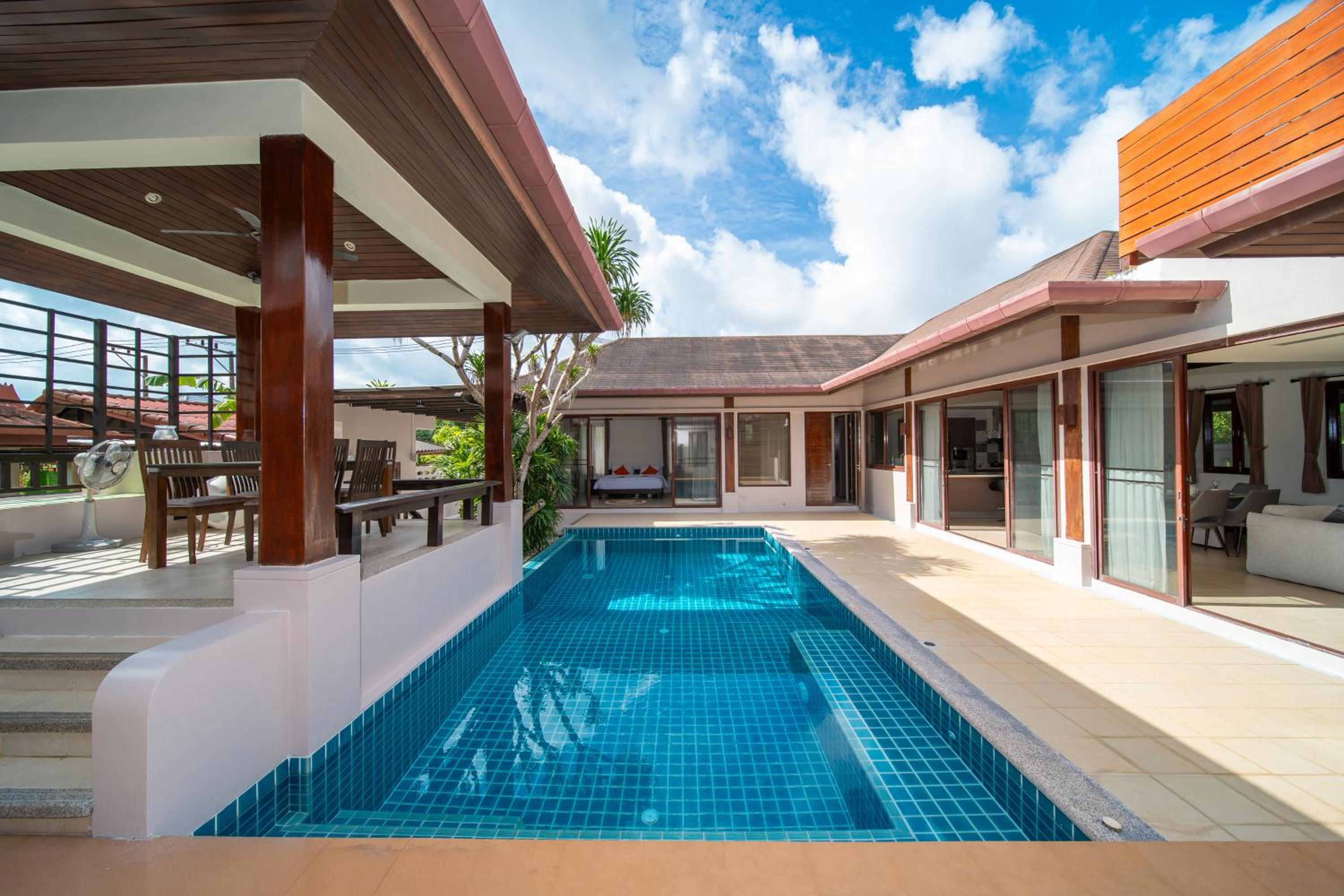 Tropical Pool Villa Thai-modern Villa with an OFFICE