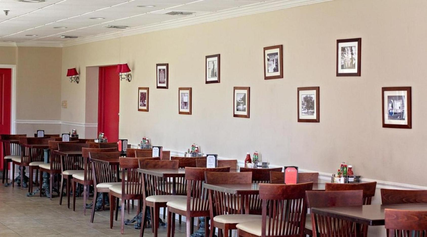 Iberia House & Suites