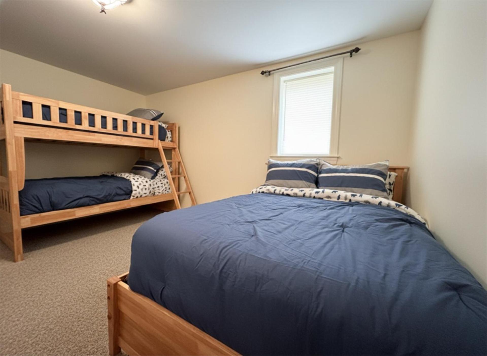 Stonefire Chalet at Topridge - 4BR Luxury Ski-In Ski-Out Retreat, Sleeps 8, Hot Tub