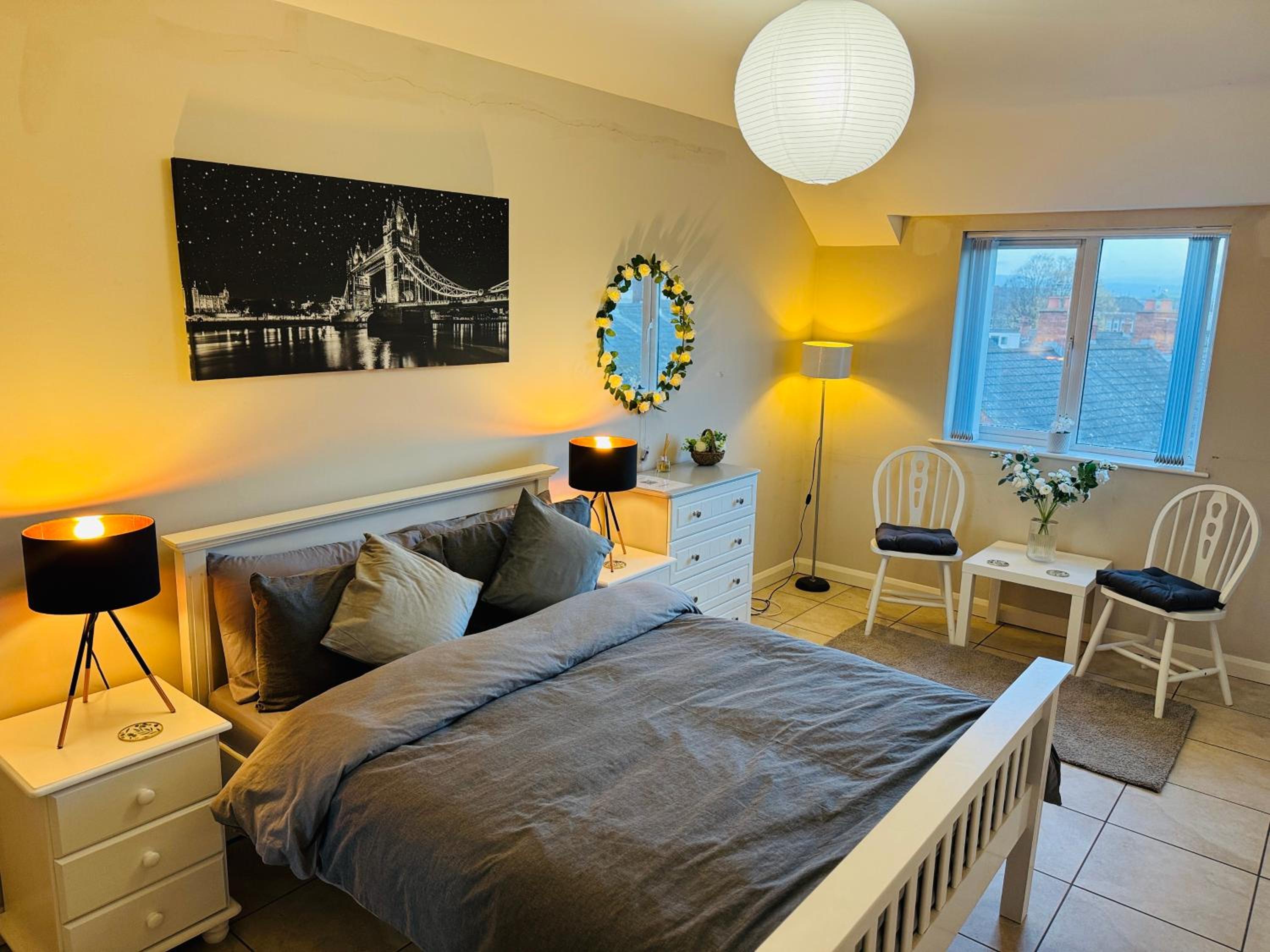 GrandCentral Stays-Large Room Near City Centre