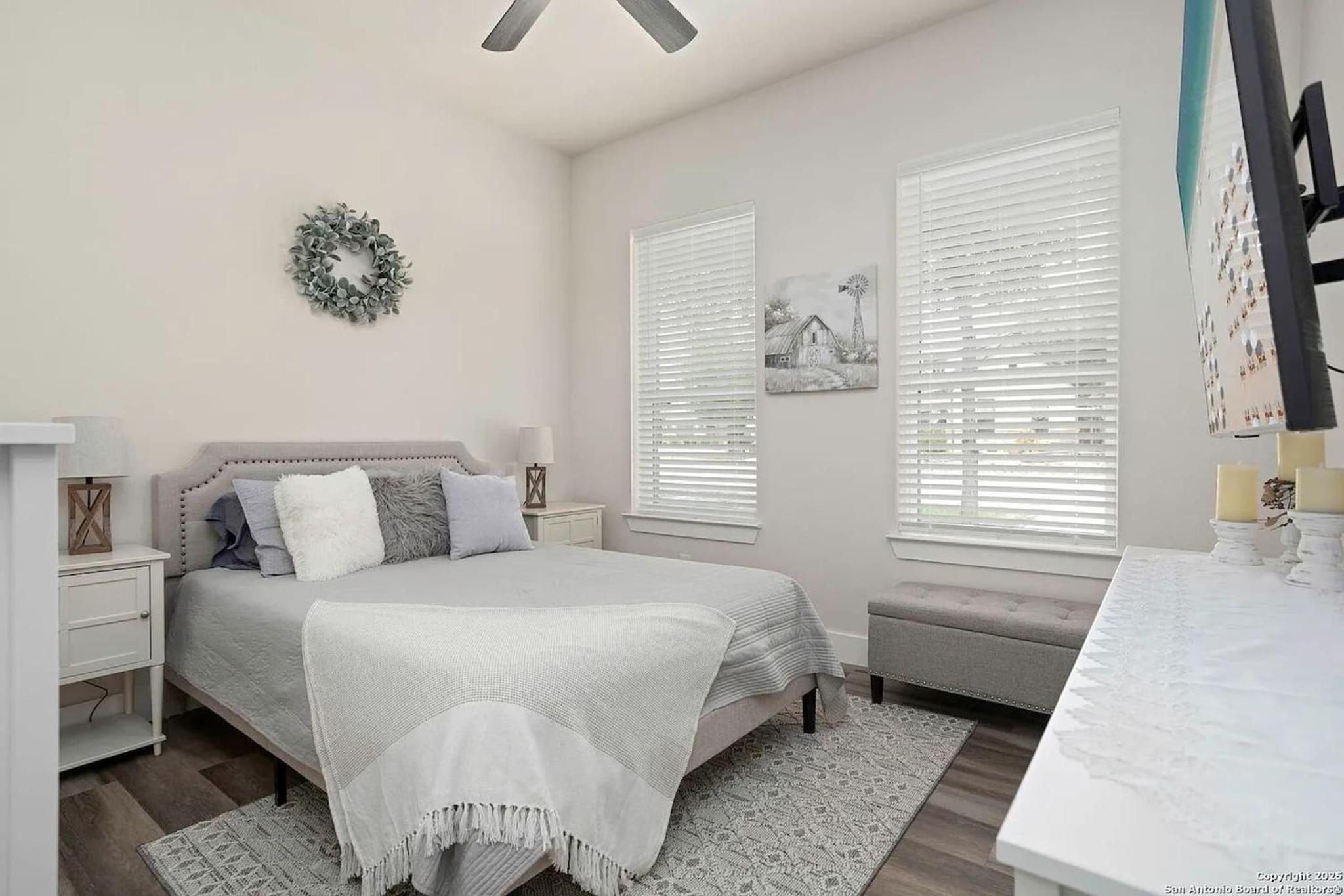 Riverside Luxury A/B, Sleeps 12!