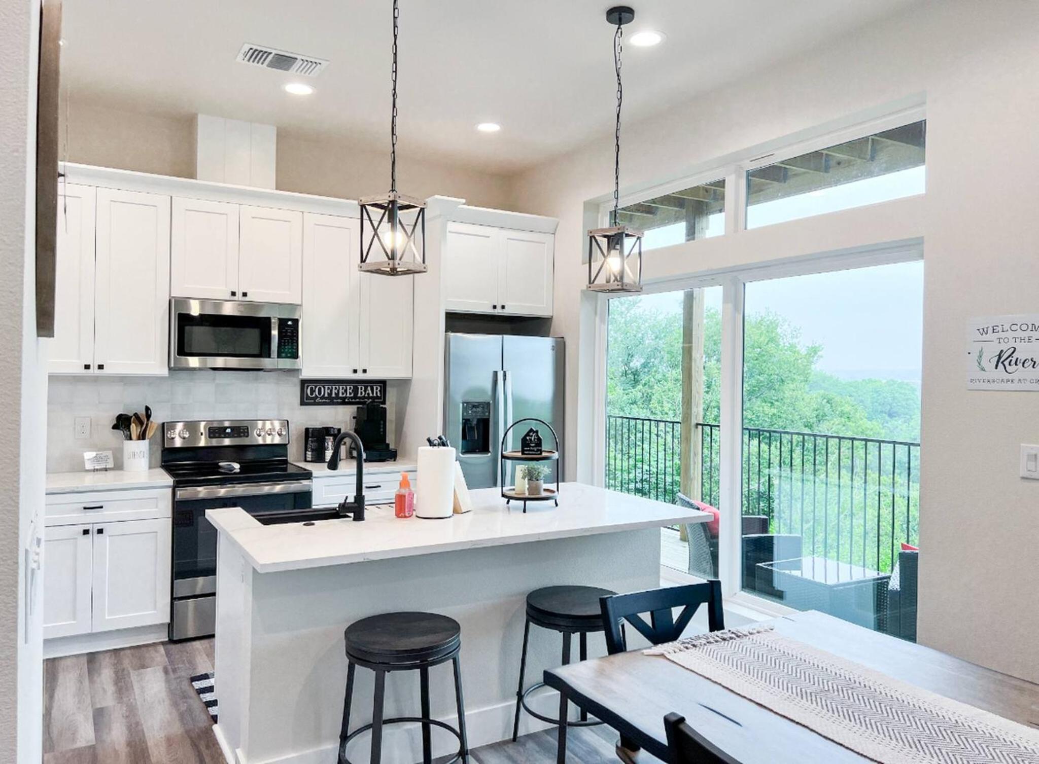 Riverside Luxury A/B, Sleeps 12!