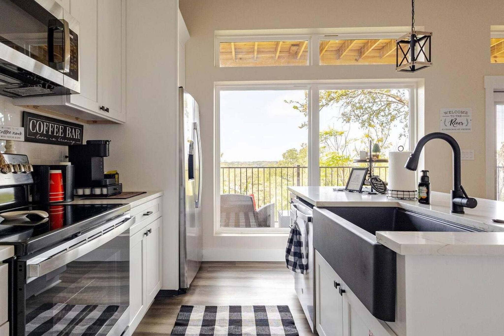 Riverside Luxury A/B, Sleeps 12!