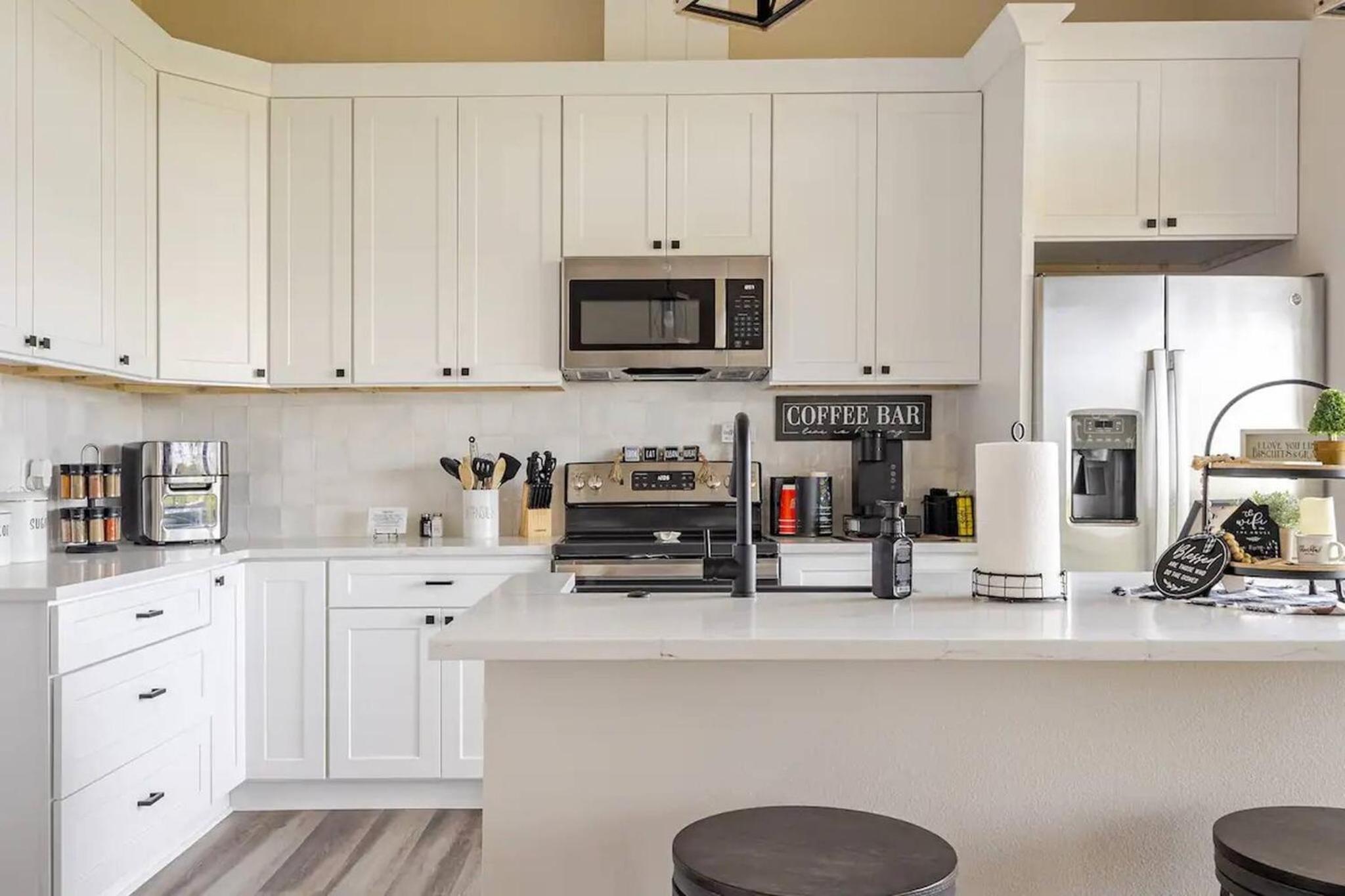 Riverside Luxury A/B, Sleeps 12!