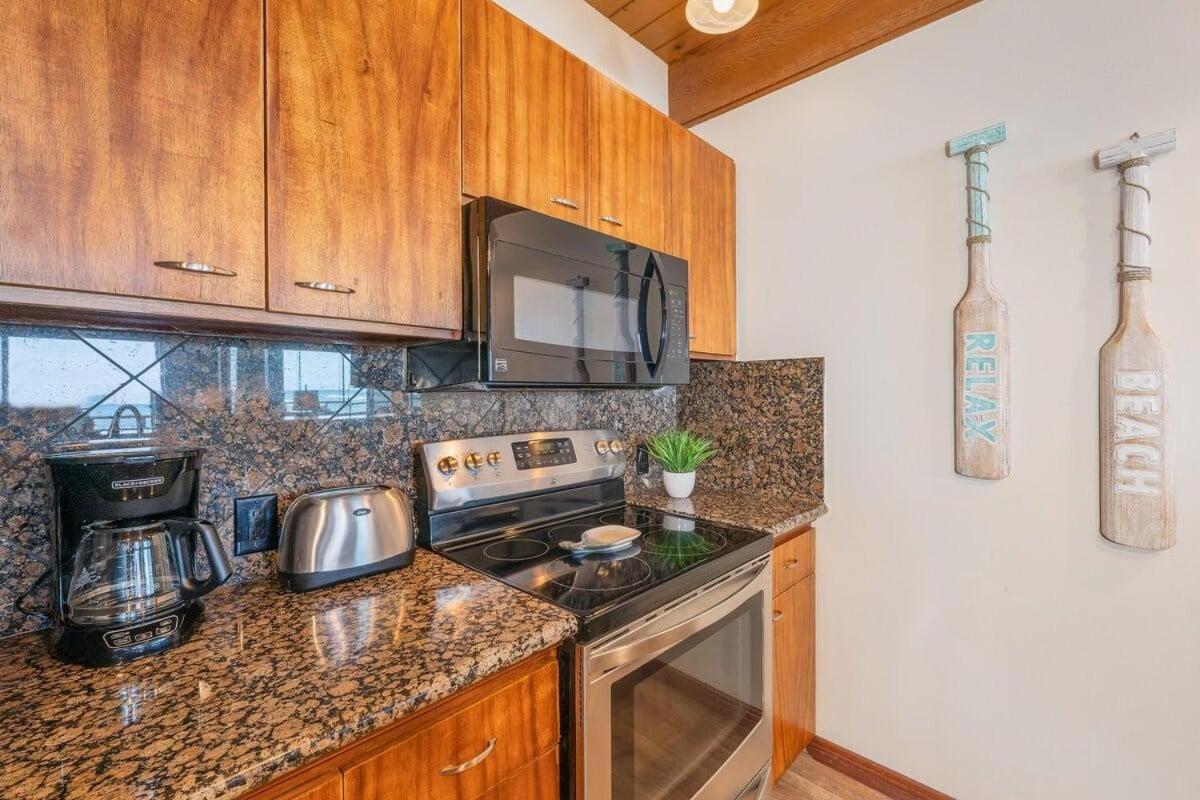 Kahana Outrigger 3A2 · KHO 3A2 Updated OceanFront 3BD wPool AC O
