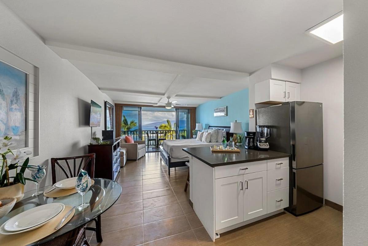 Lahaina Shores 523 · LS 523 Direct Beachfront Studio with Stunni