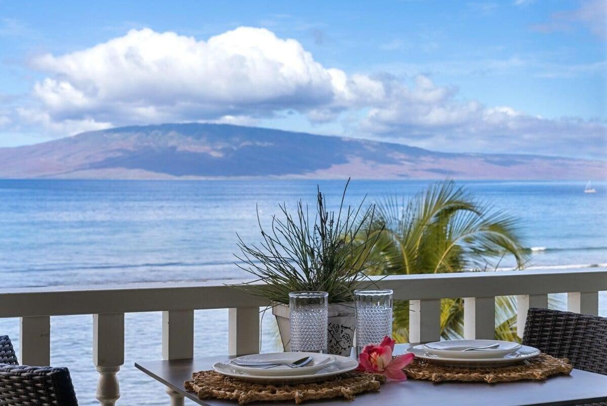 Lahaina Shores 607 · LS 607 Beachfront Remodeled Studio Stunnin