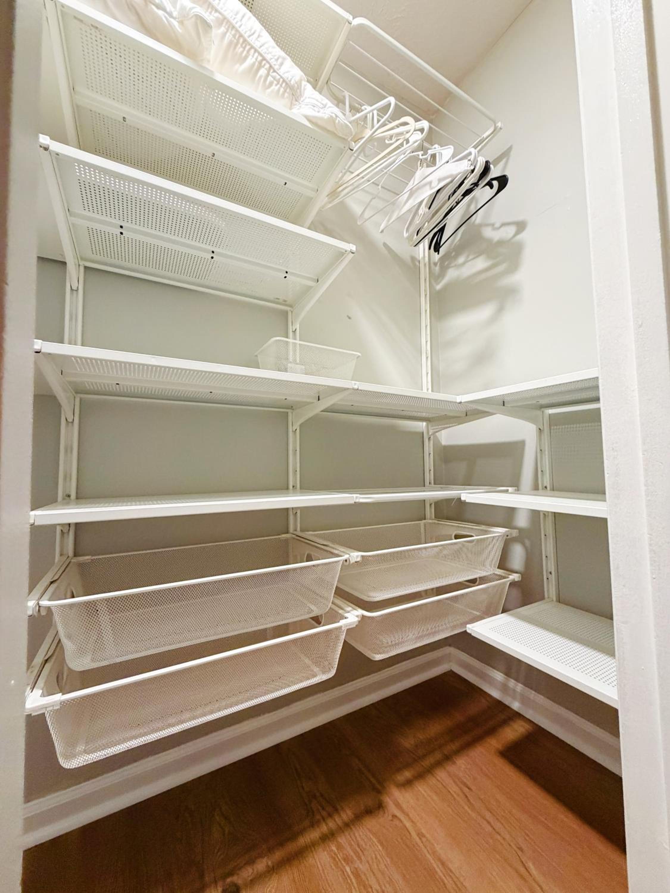2 Bedrooms Private Kitchen Livingroom Robinwood Condo Suite