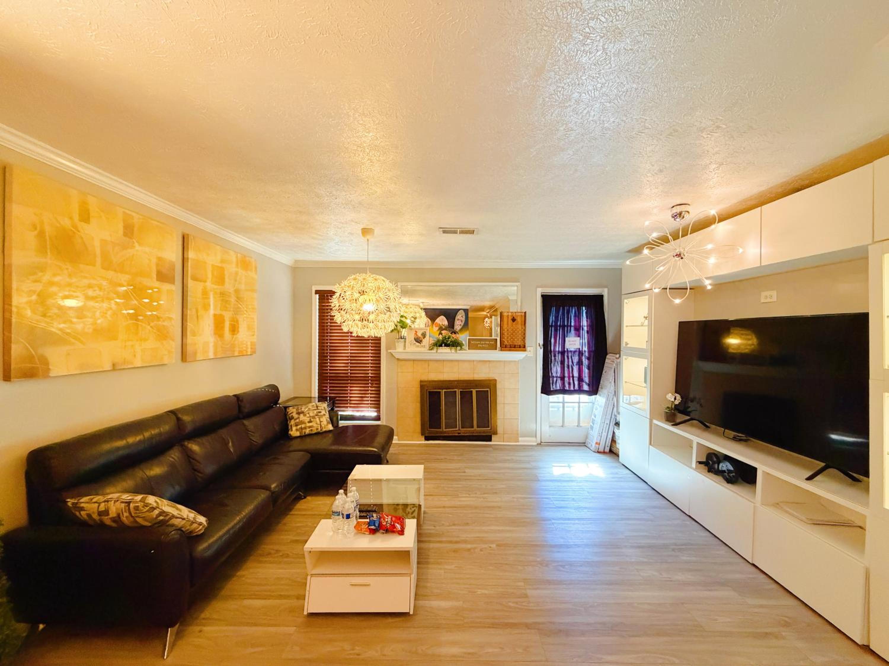 2 Bedrooms Private Kitchen Livingroom Robinwood Condo Suite