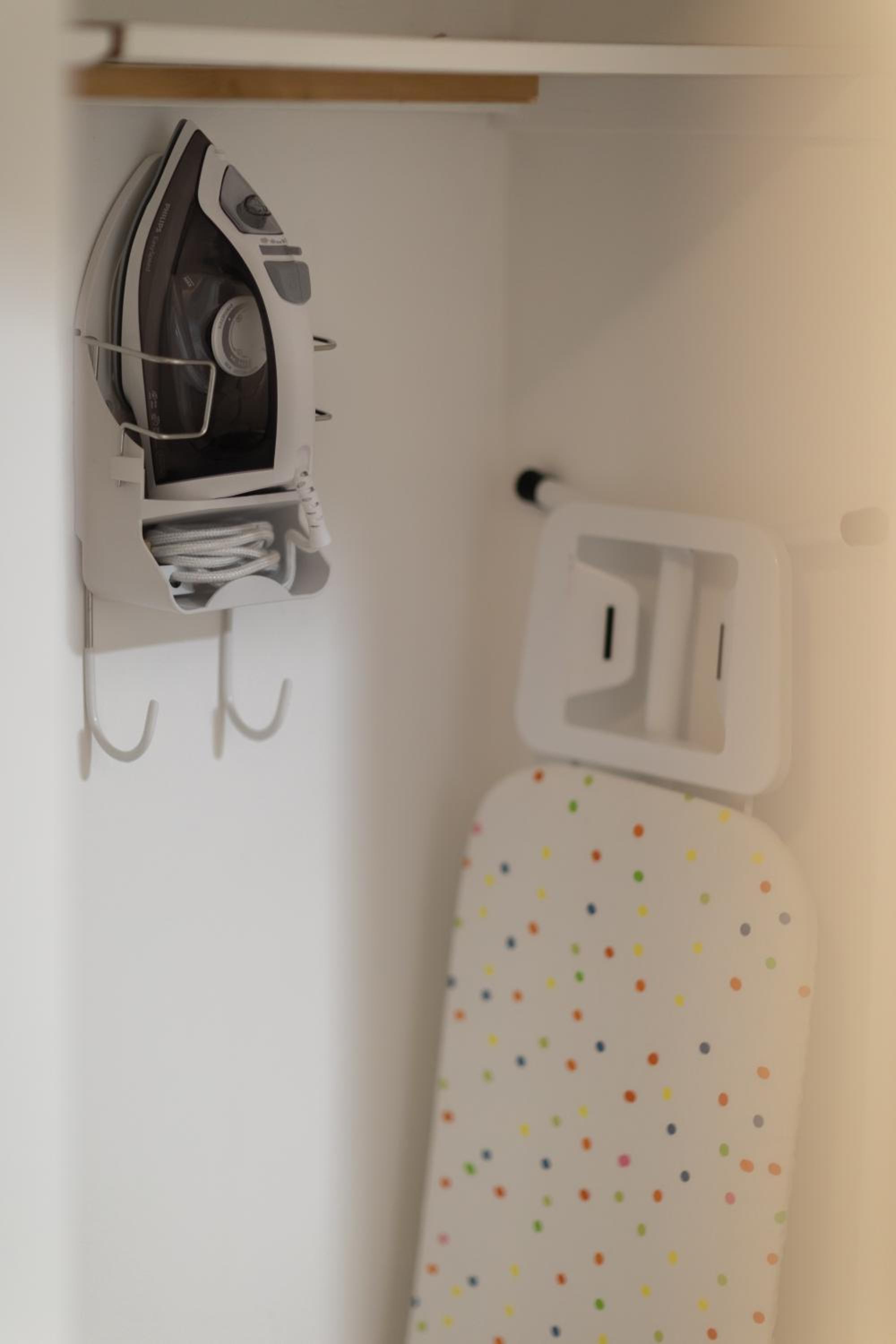Bright & Modern Apartment, Central Location, Free Parking & Fast Wi Fi