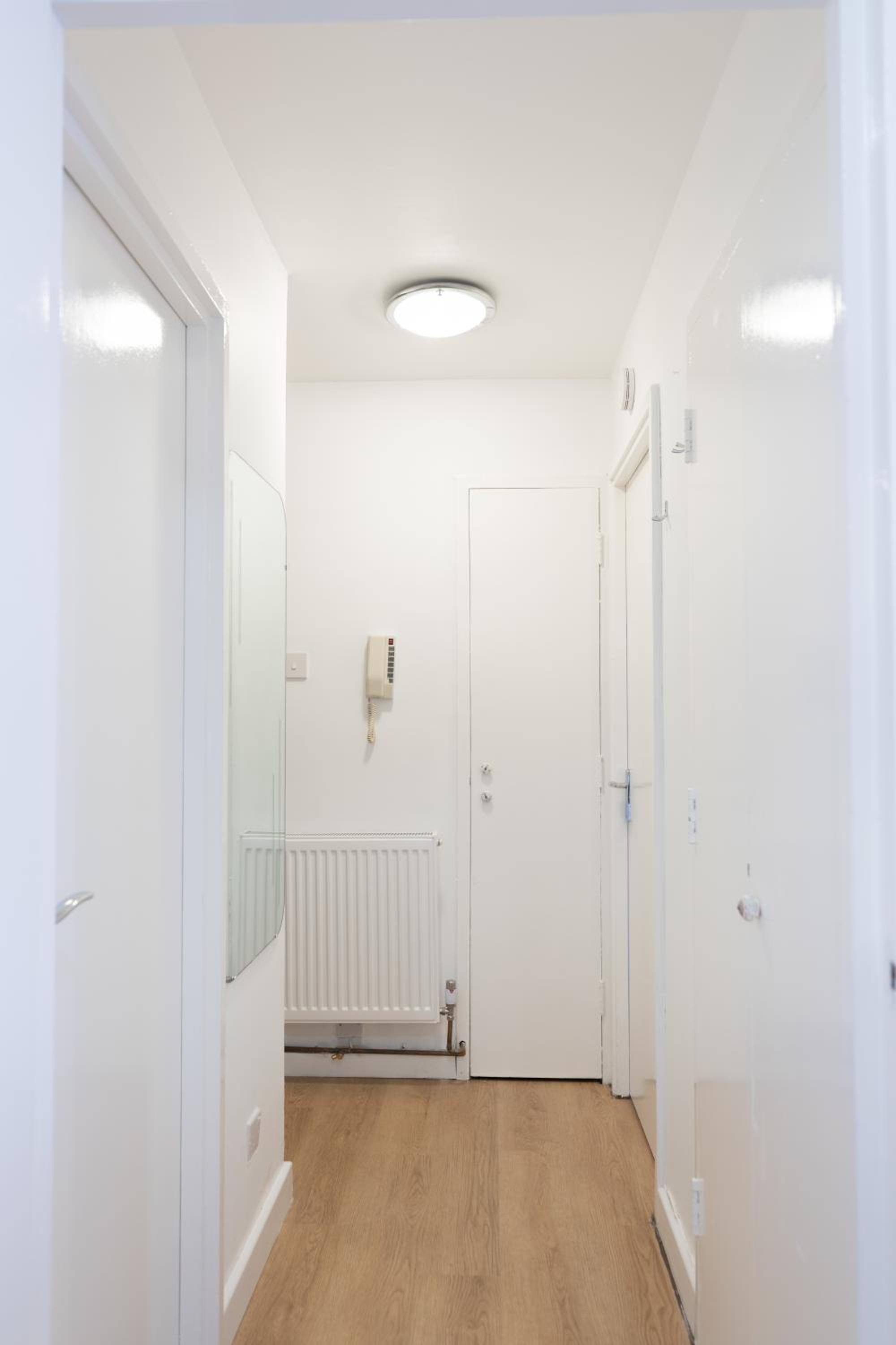 Bright & Modern Apartment, Central Location, Free Parking & Fast Wi Fi