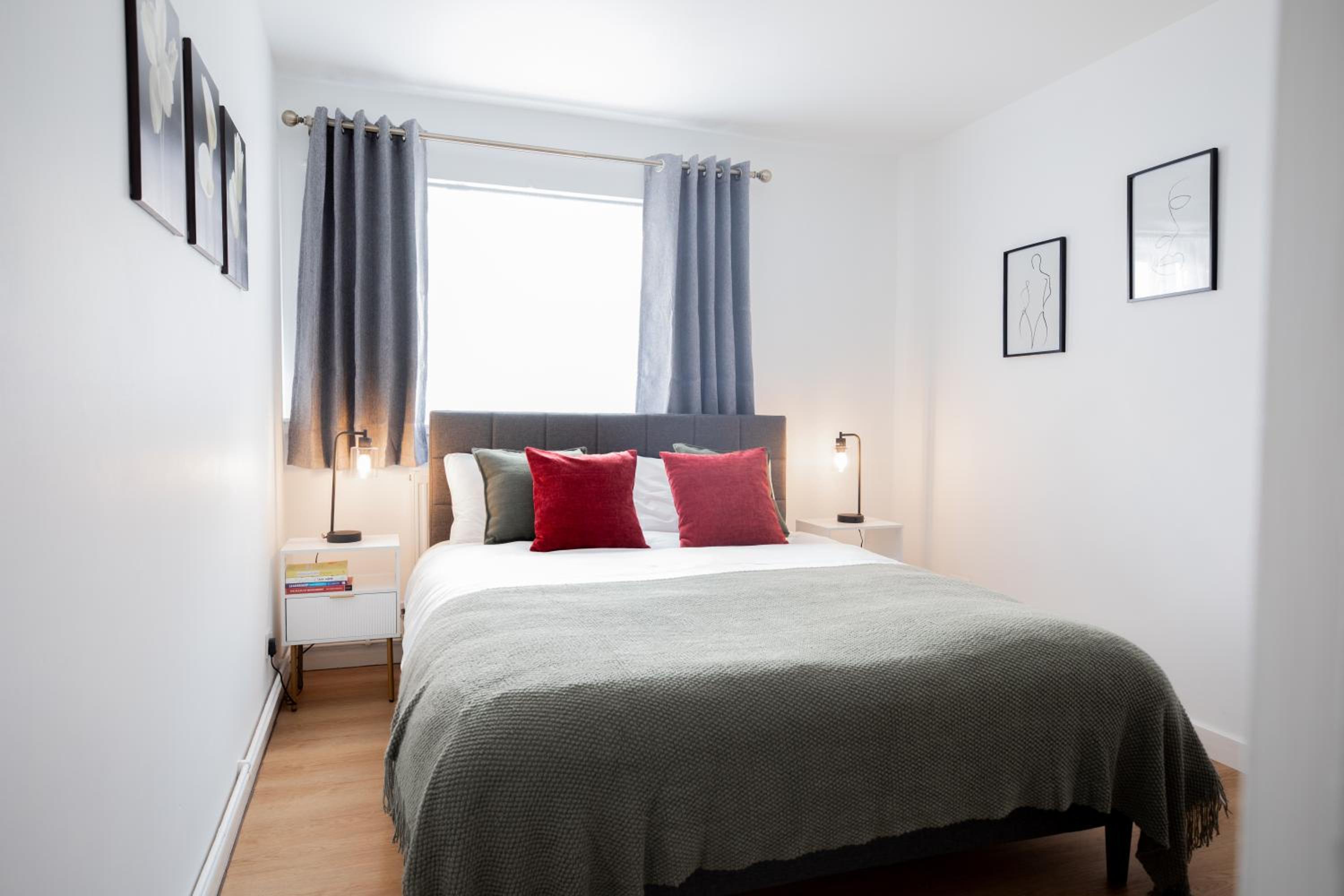 Bright & Modern Apartment, Central Location, Free Parking & Fast Wi Fi