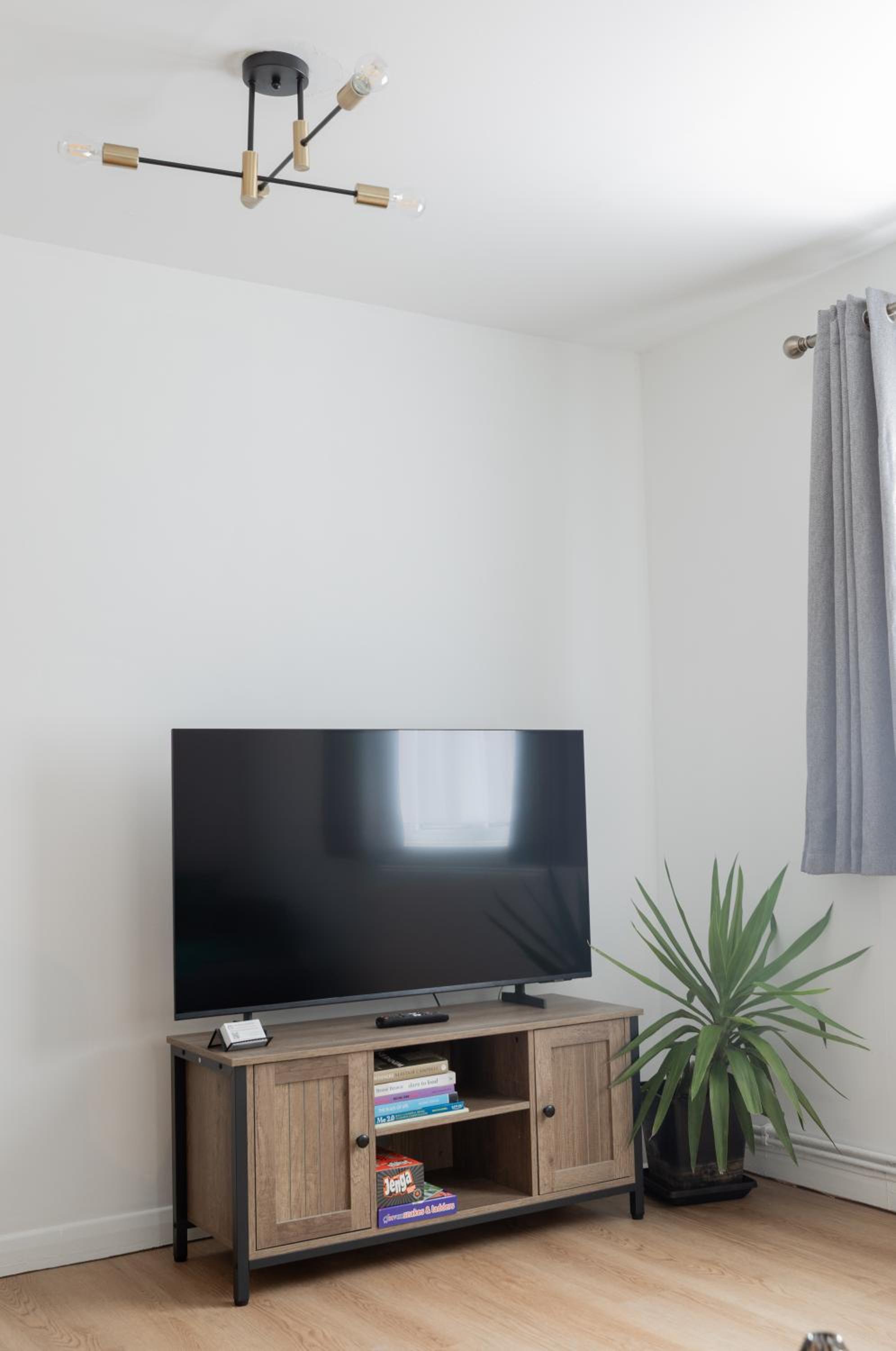 Bright & Modern Apartment, Central Location, Free Parking & Fast Wi Fi