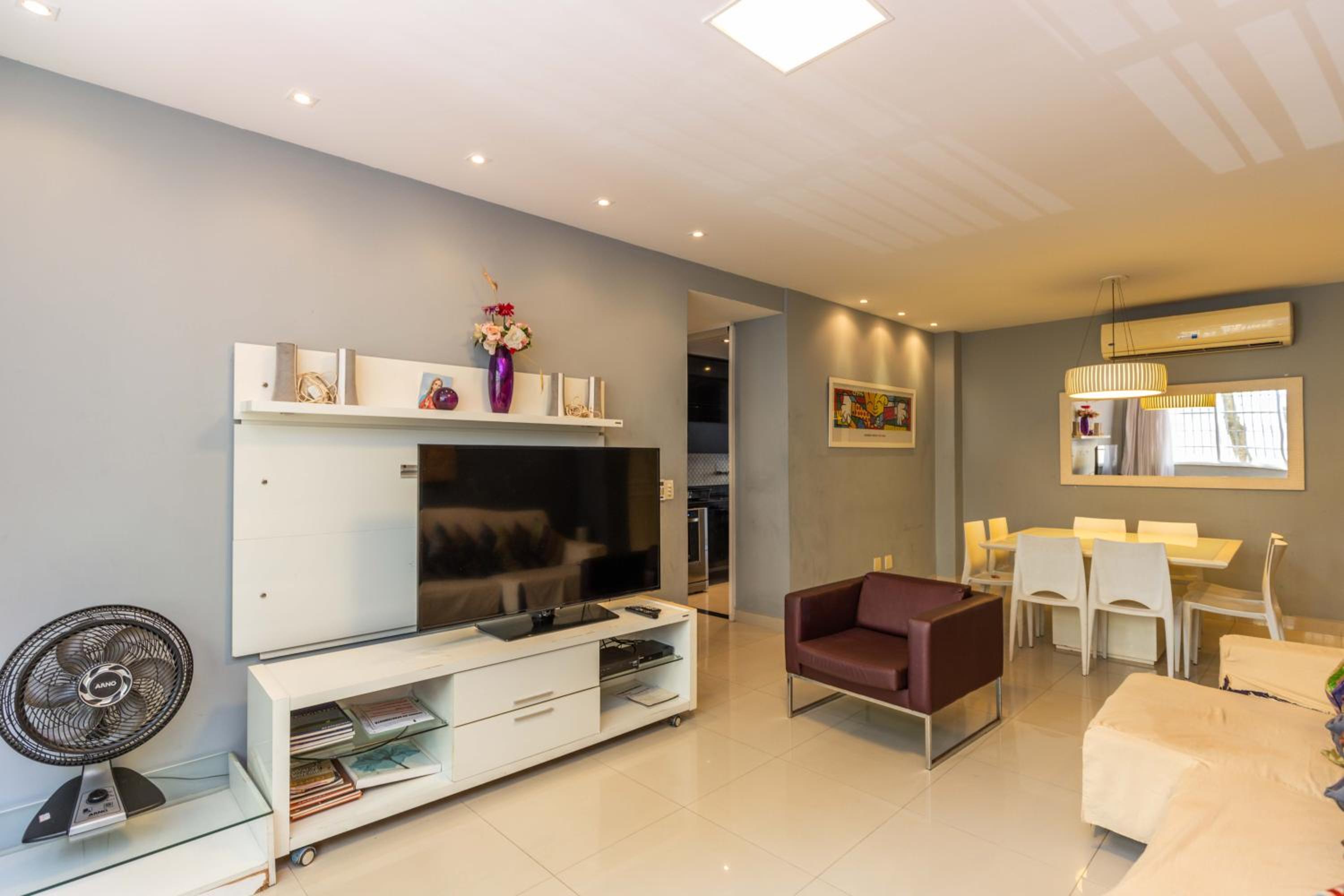 Copacabana Space - Style and comfort for big groups by the beach!
