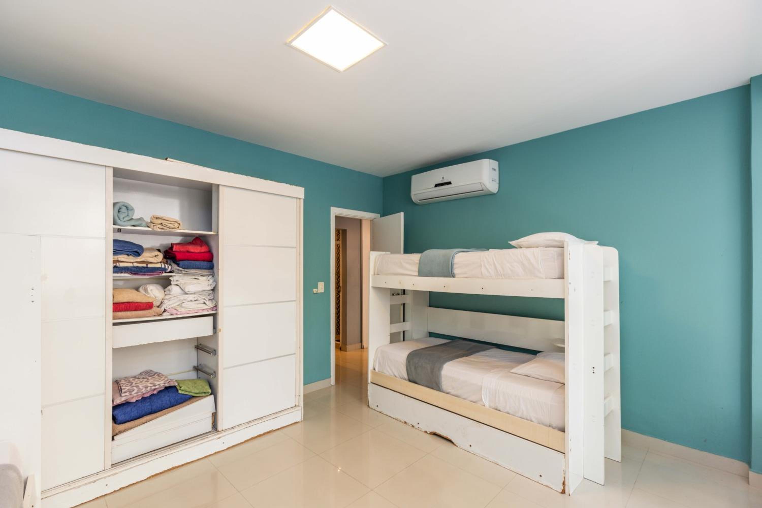 Copacabana Space - Style and comfort for big groups by the beach!