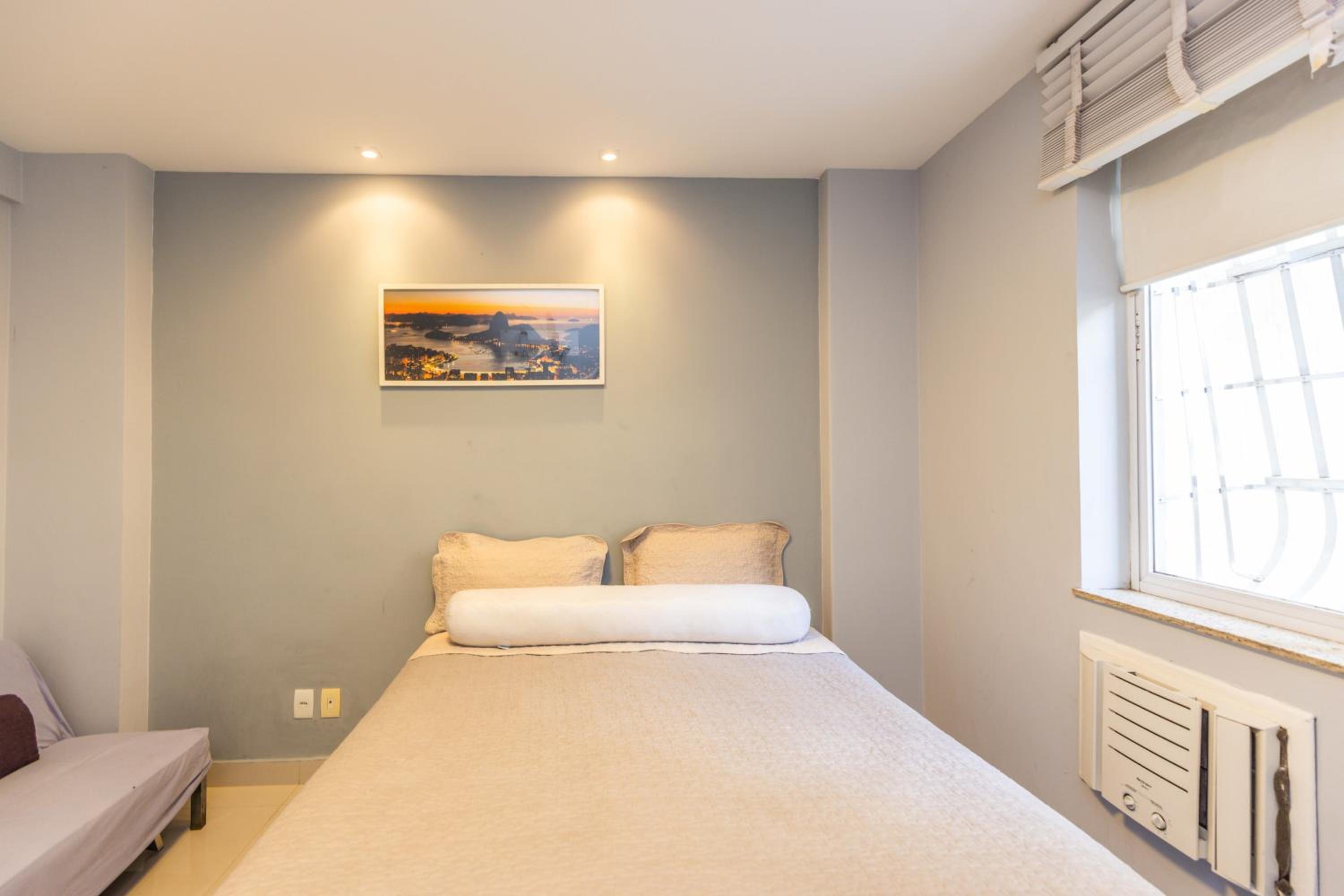 Copacabana Space - Style and comfort for big groups by the beach!