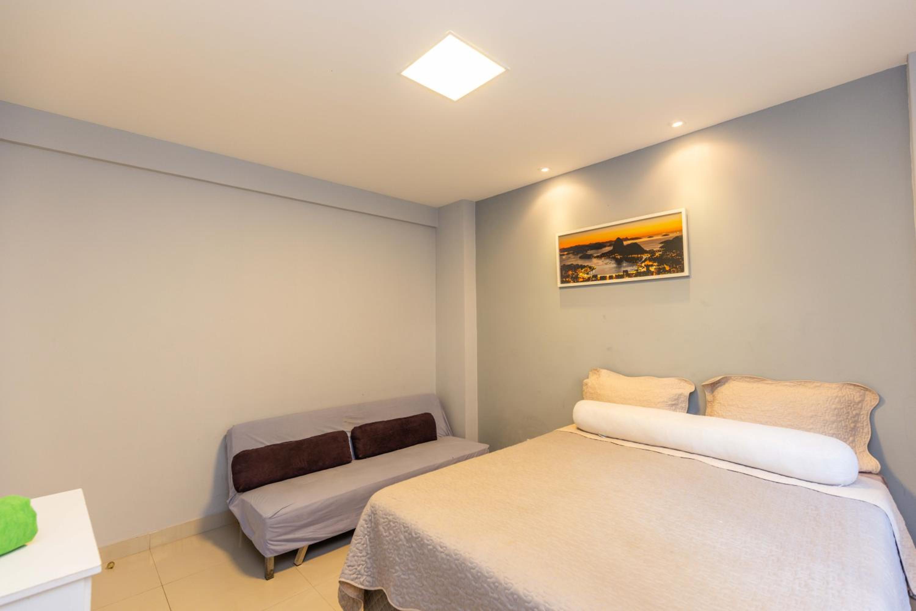Copacabana Space - Style and comfort for big groups by the beach!