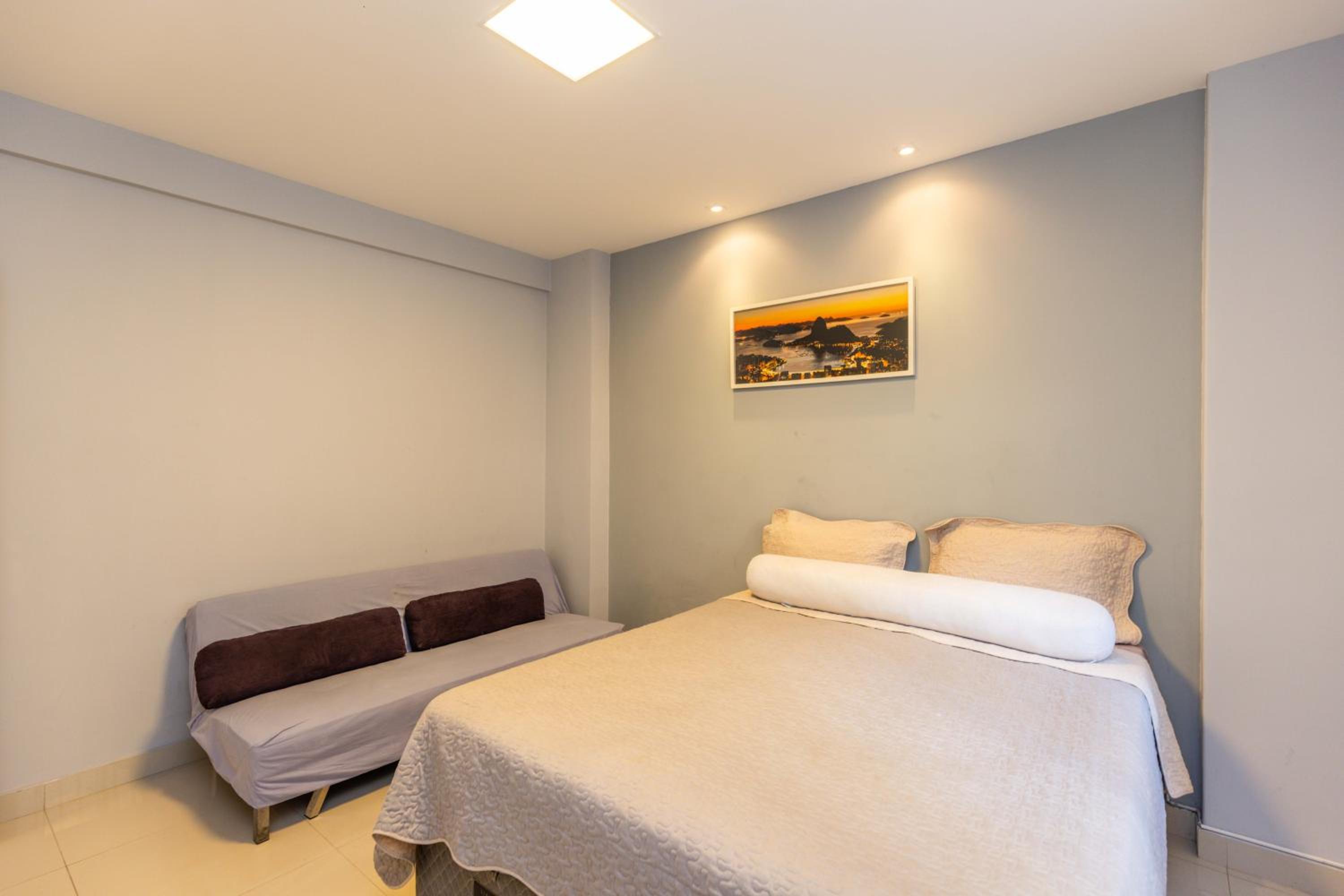 Copacabana Space - Style and comfort for big groups by the beach!