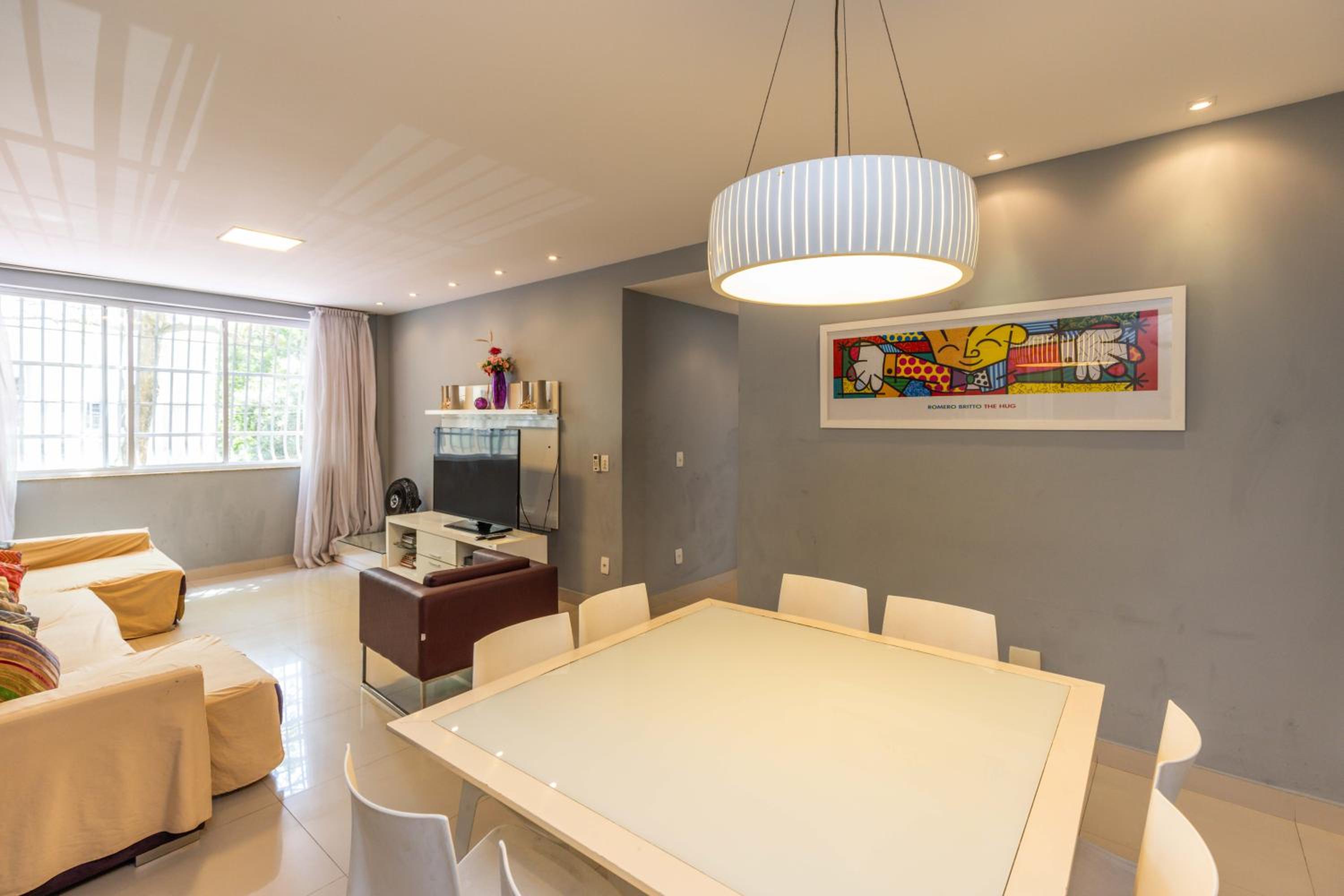 Copacabana Space - Style and comfort for big groups by the beach!