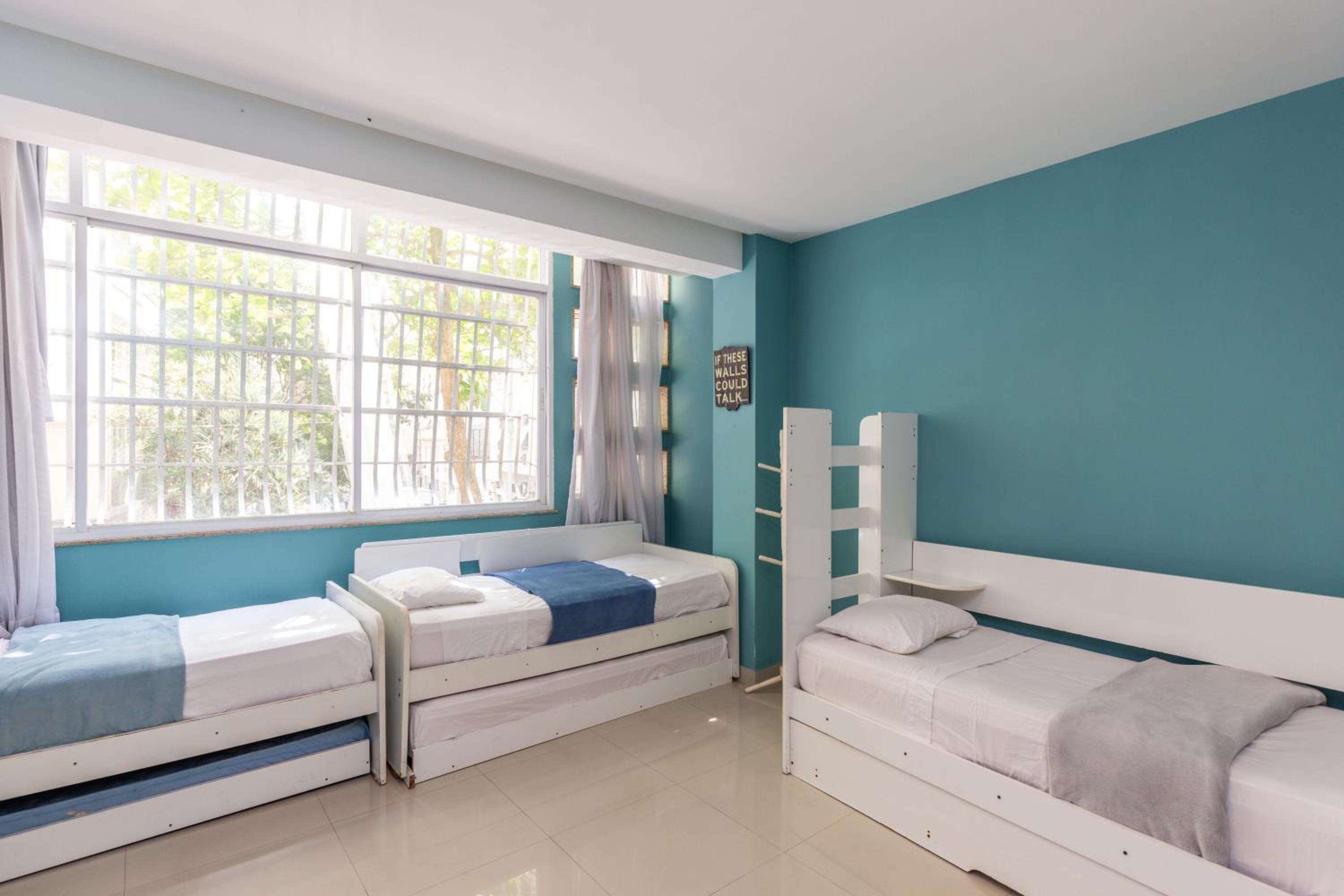 Copacabana Space - Style and comfort for big groups by the beach!