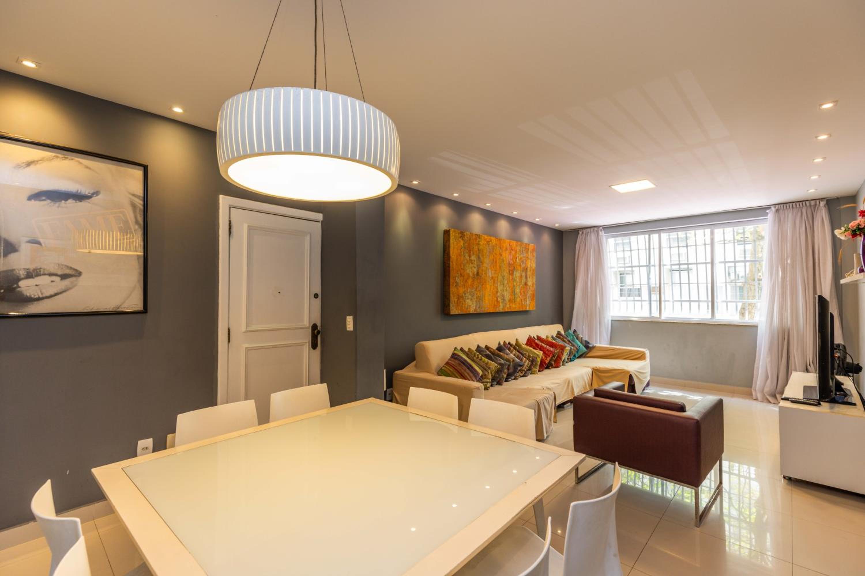 Copacabana Space - Style and comfort for big groups by the beach!