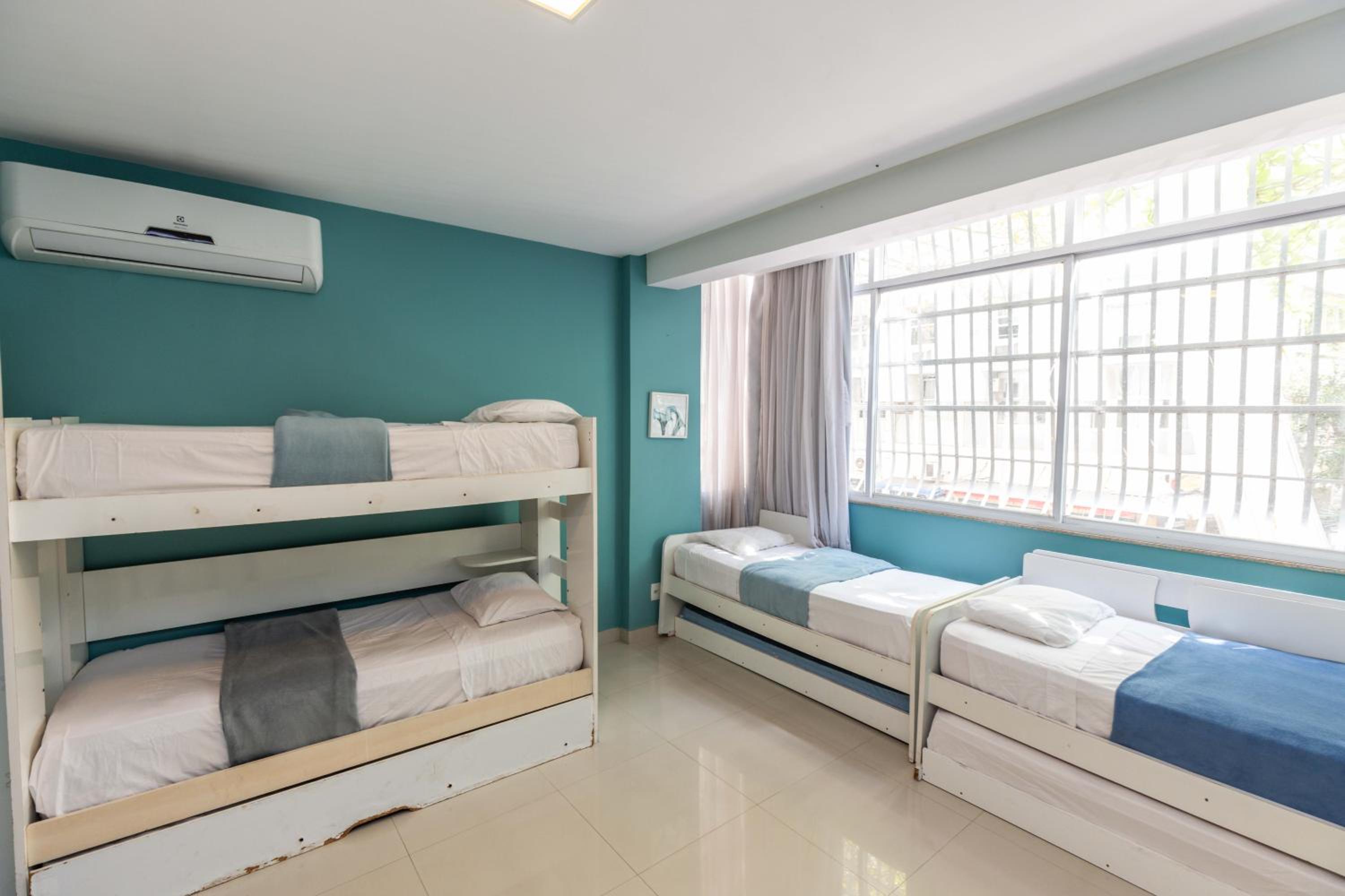 Copacabana Space - Style and comfort for big groups by the beach!