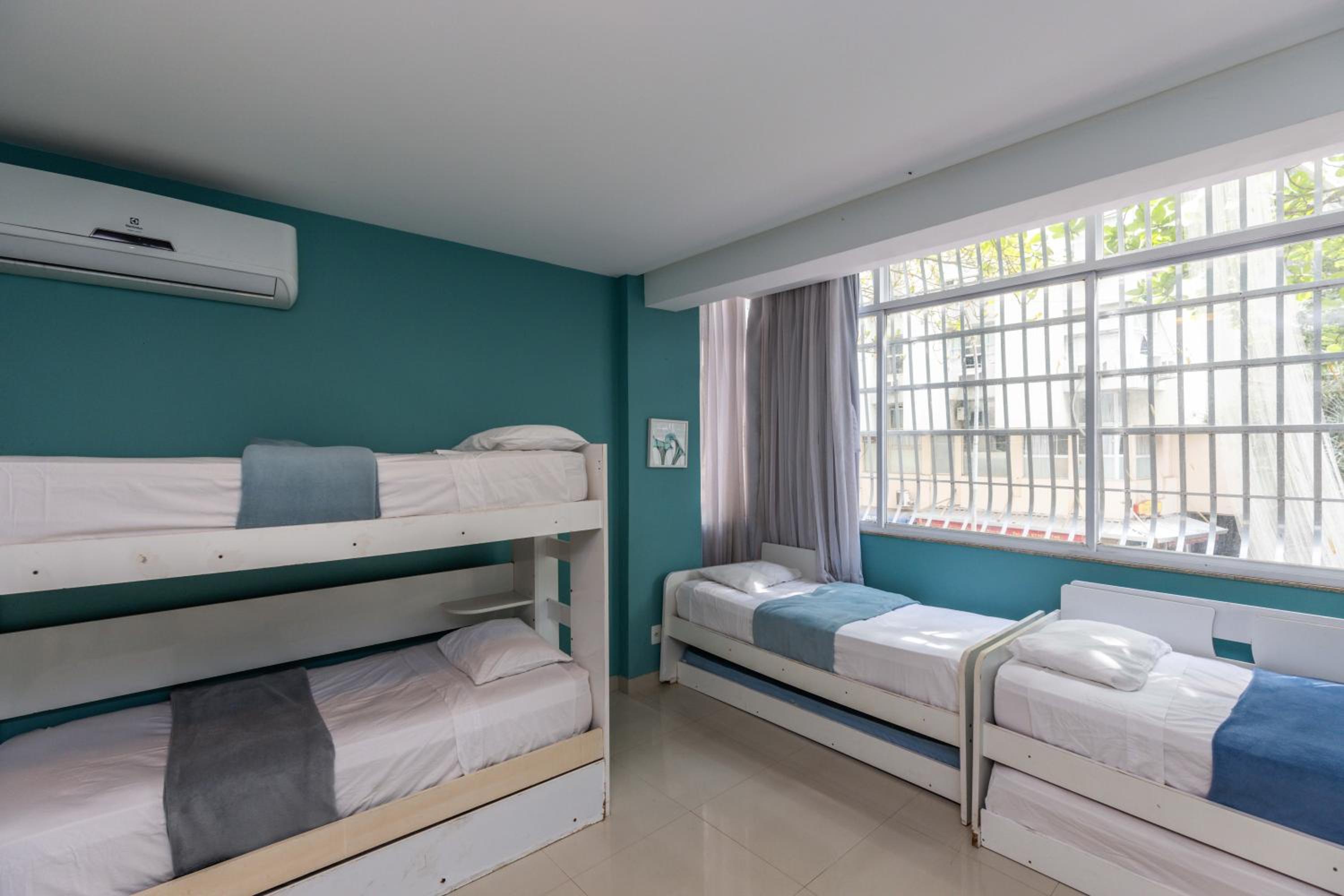 Copacabana Space - Style and comfort for big groups by the beach!